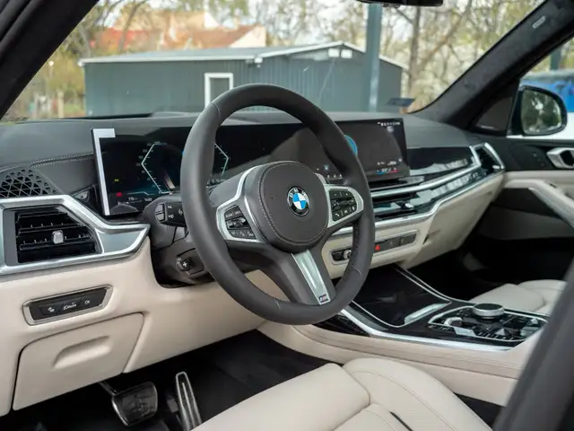 BMW X7 view 12