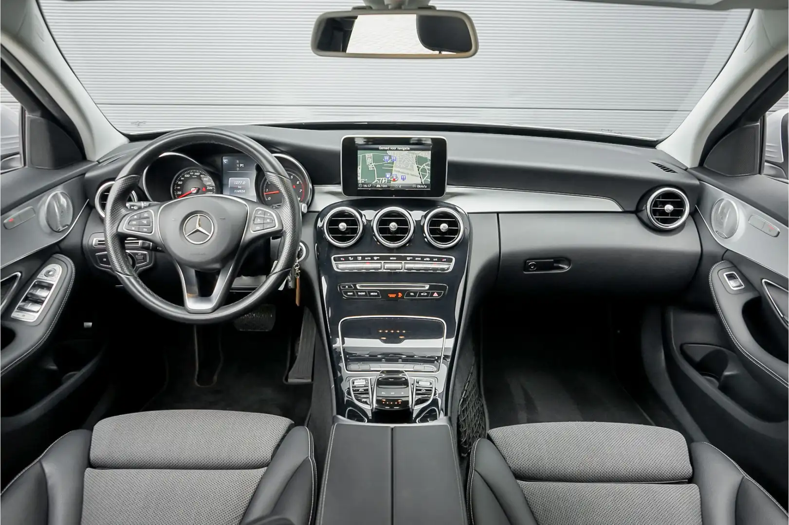 Mercedes-Benz C 180 Avantgarde Burmester Navi Camera Trekhaak Grijs - 2