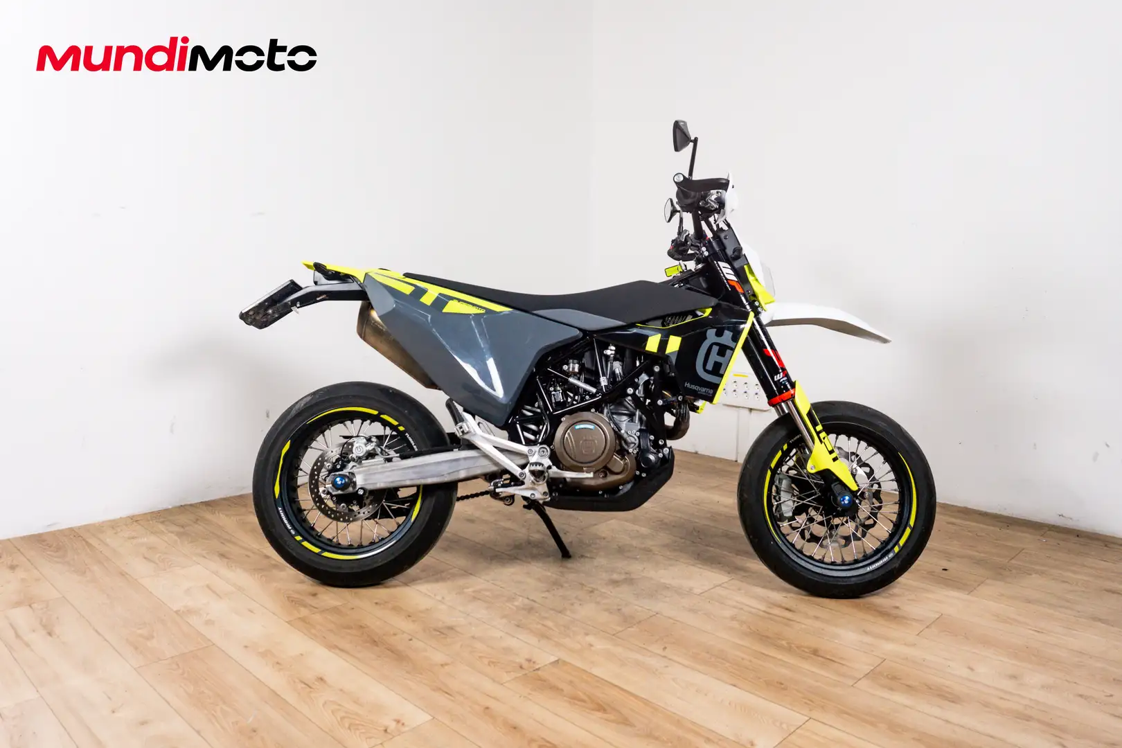 Husqvarna 701 Supermoto - 1