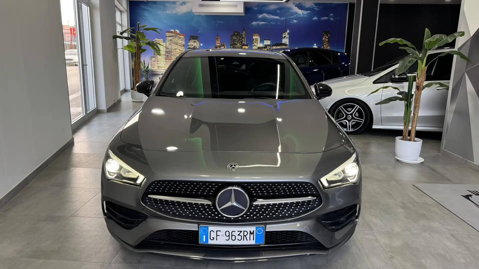 Mercedes-Benz CLA 200 Shooting Brake d Premium  Amg auto Grigio - 2