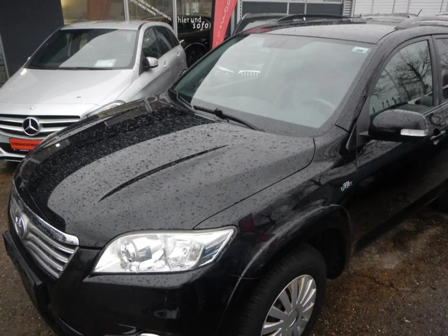 Toyota RAV 4 Executive Schwarz - 1