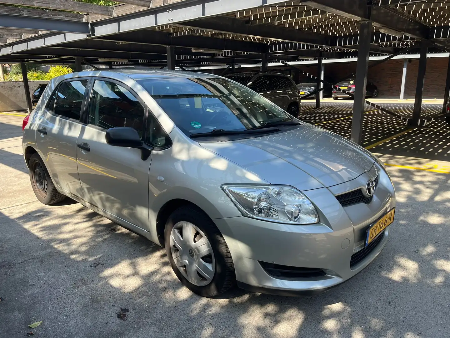 Toyota Auris 1.3 Comfort airco. Gris - 1