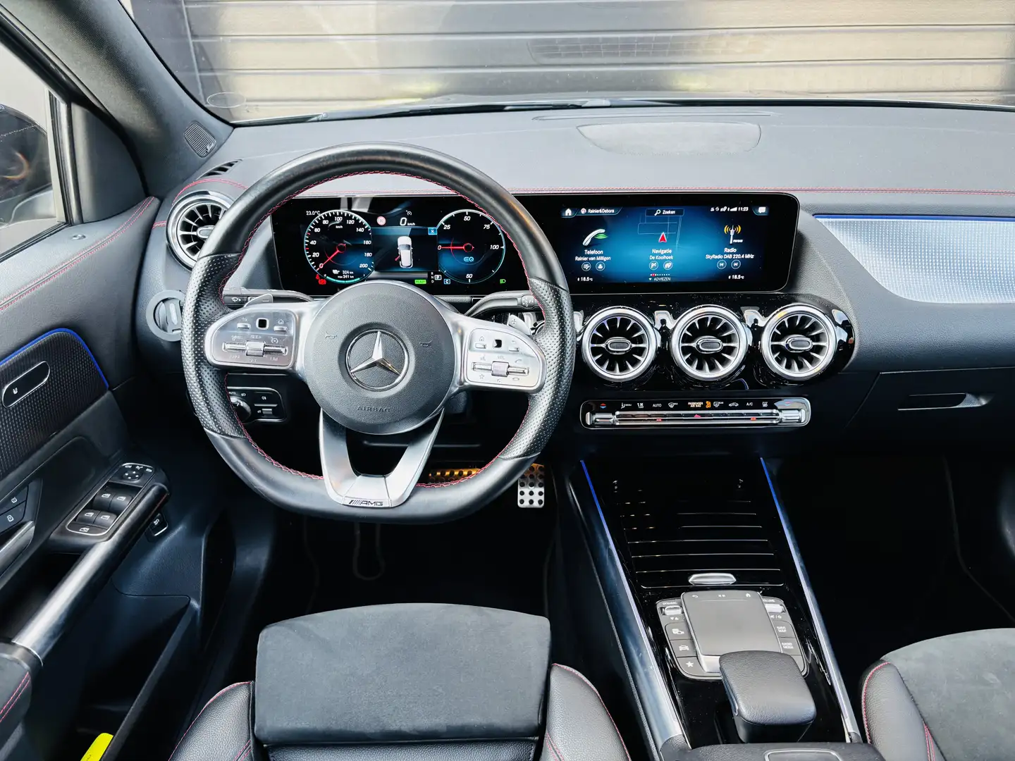 Mercedes-Benz EQA 250 AMG Line 67 kWh/  Trekhaak / Stoelverwarming / Nav Grijs - 1