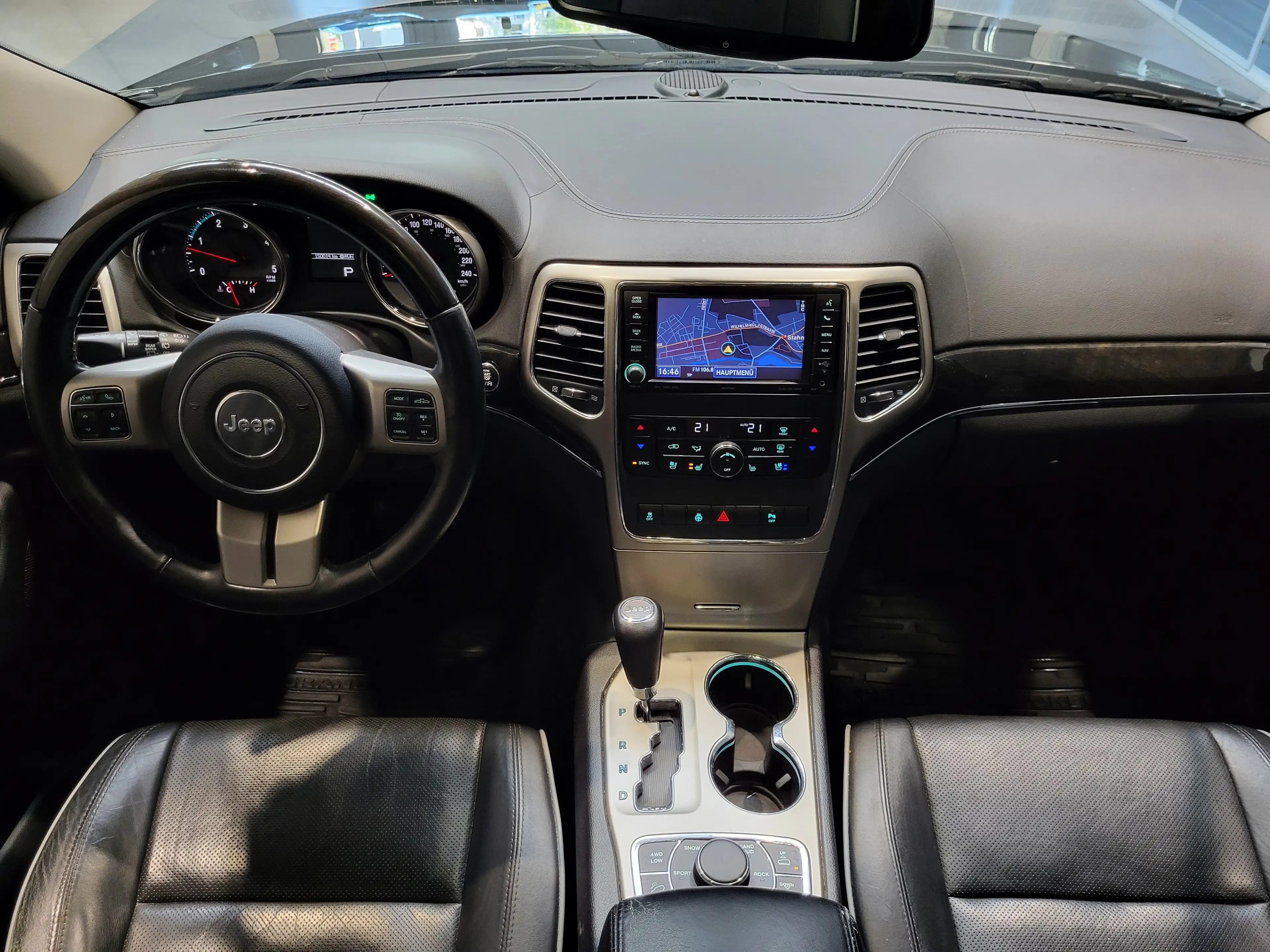 Jeep Grand Cherokee 3.0 CRD Overland *TOP Ausstattung* — photo 11