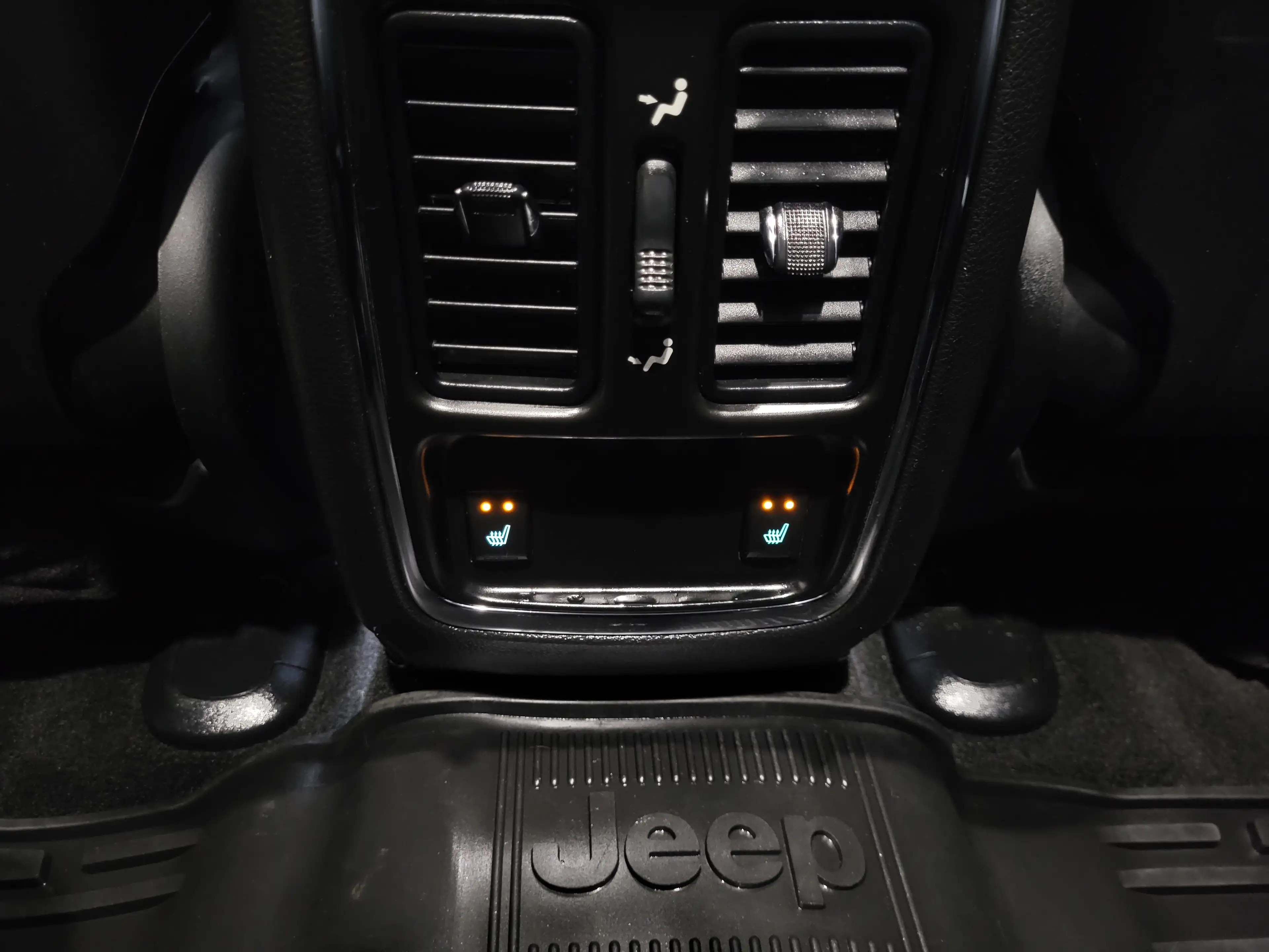 Jeep Grand Cherokee 3.0 CRD Overland *TOP Ausstattung* — photo 10
