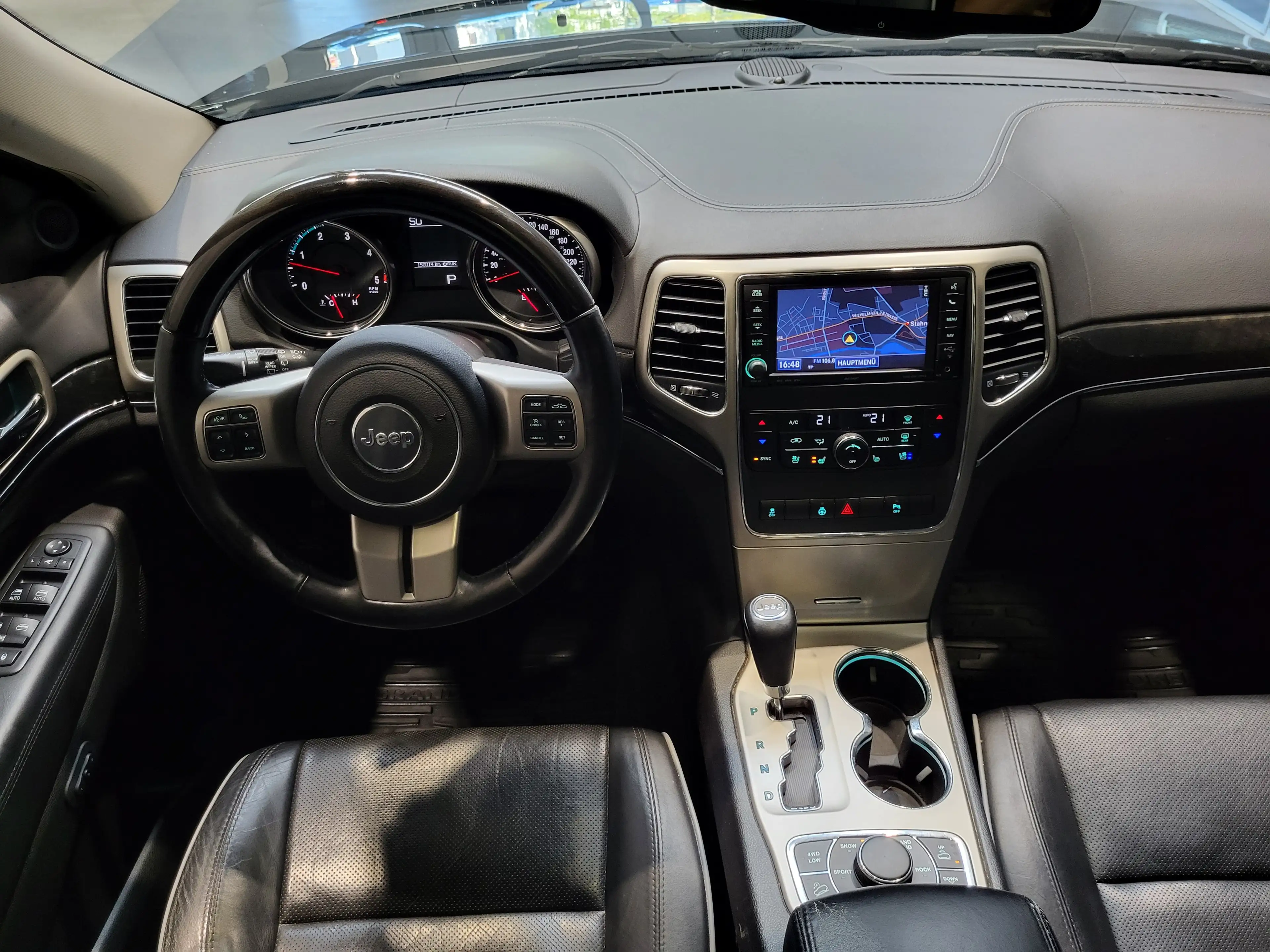 Jeep Grand Cherokee 3.0 CRD Overland *TOP Ausstattung* — photo 14