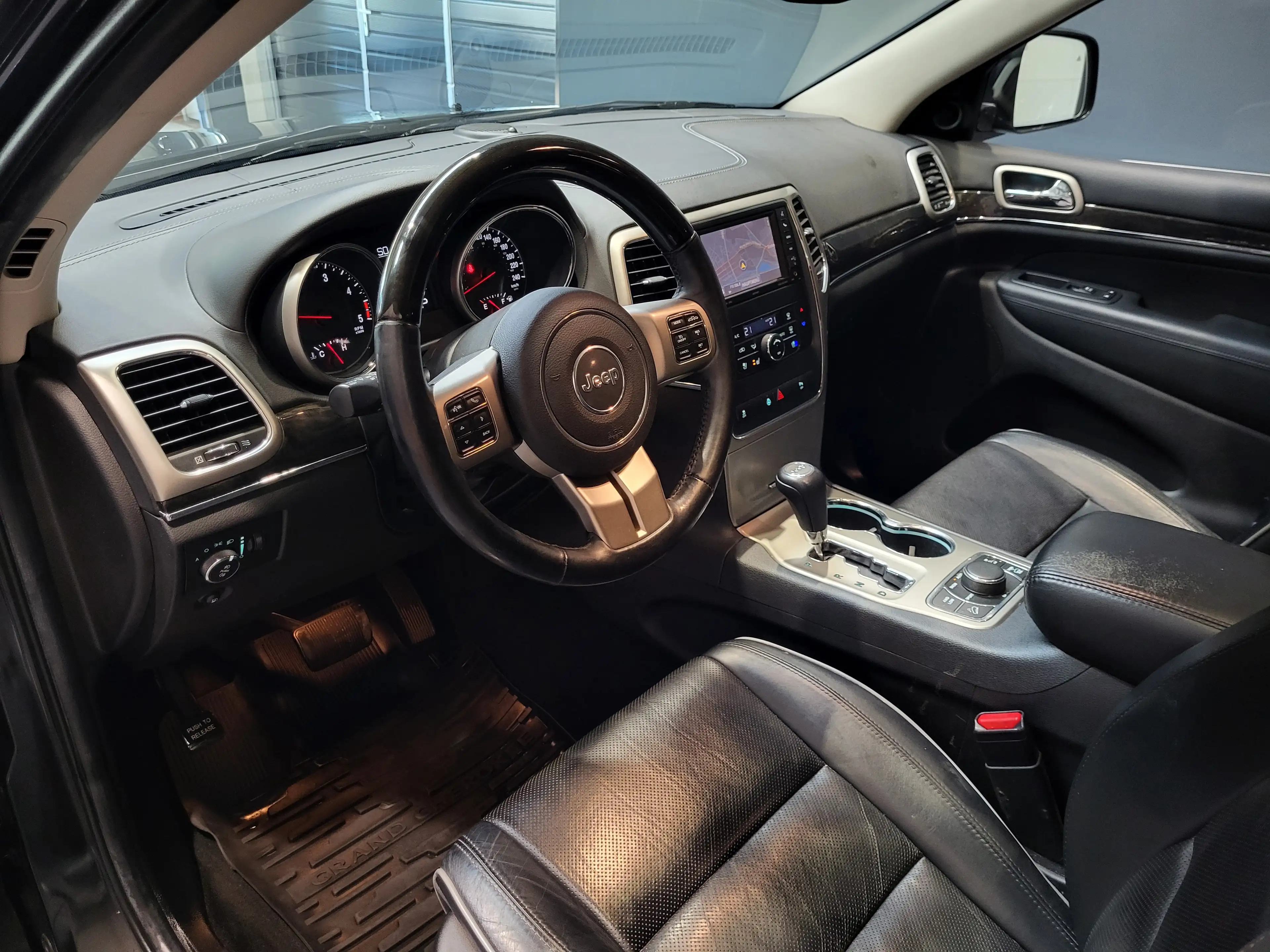Jeep Grand Cherokee 3.0 CRD Overland *TOP Ausstattung* — photo 6