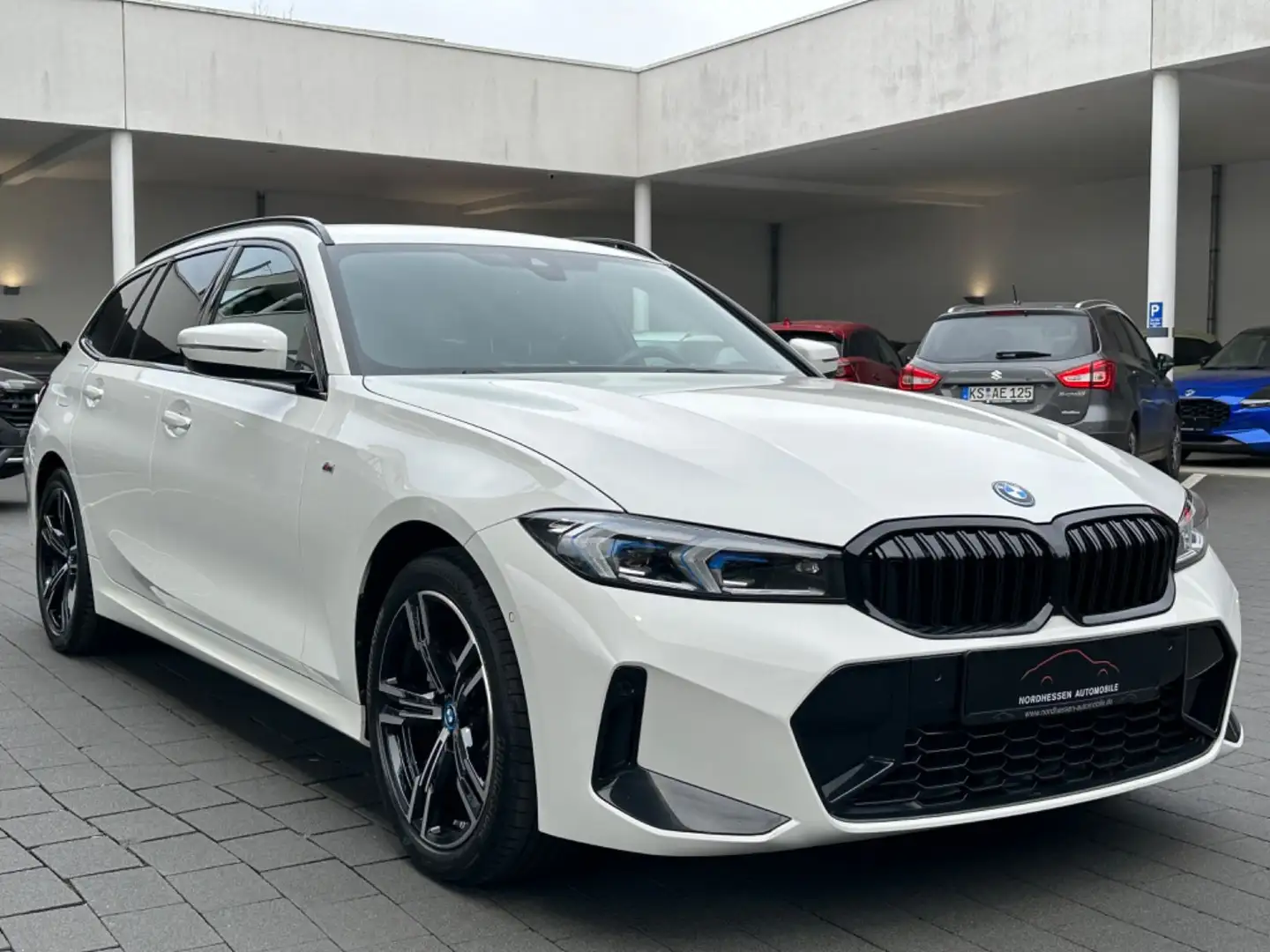 BMW 330 e Touring M Sport | Head-Up | Kamera | HiFi Weiß - 2