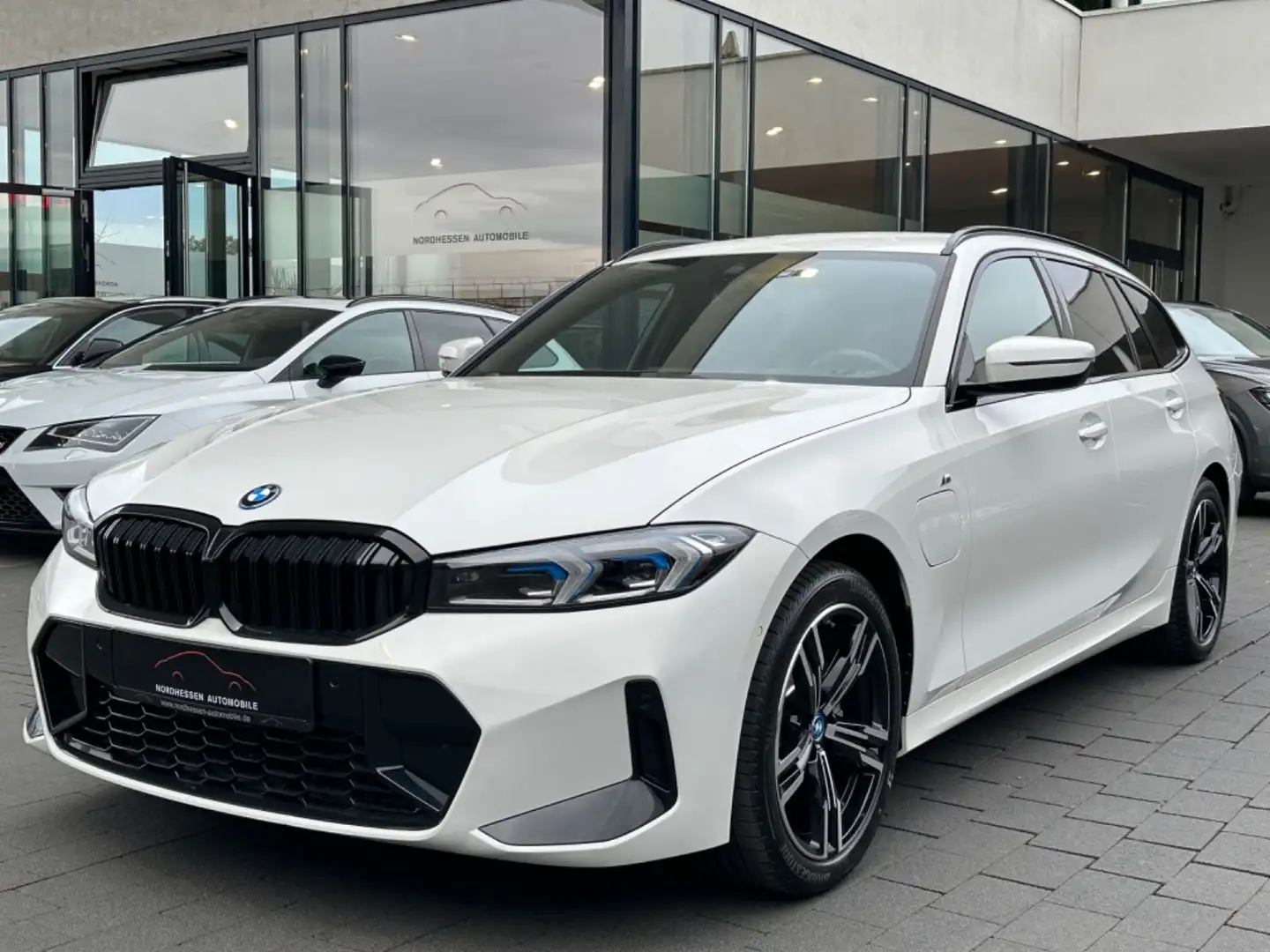 BMW 330 e Touring M Sport | Head-Up | Kamera | HiFi Weiß - 1