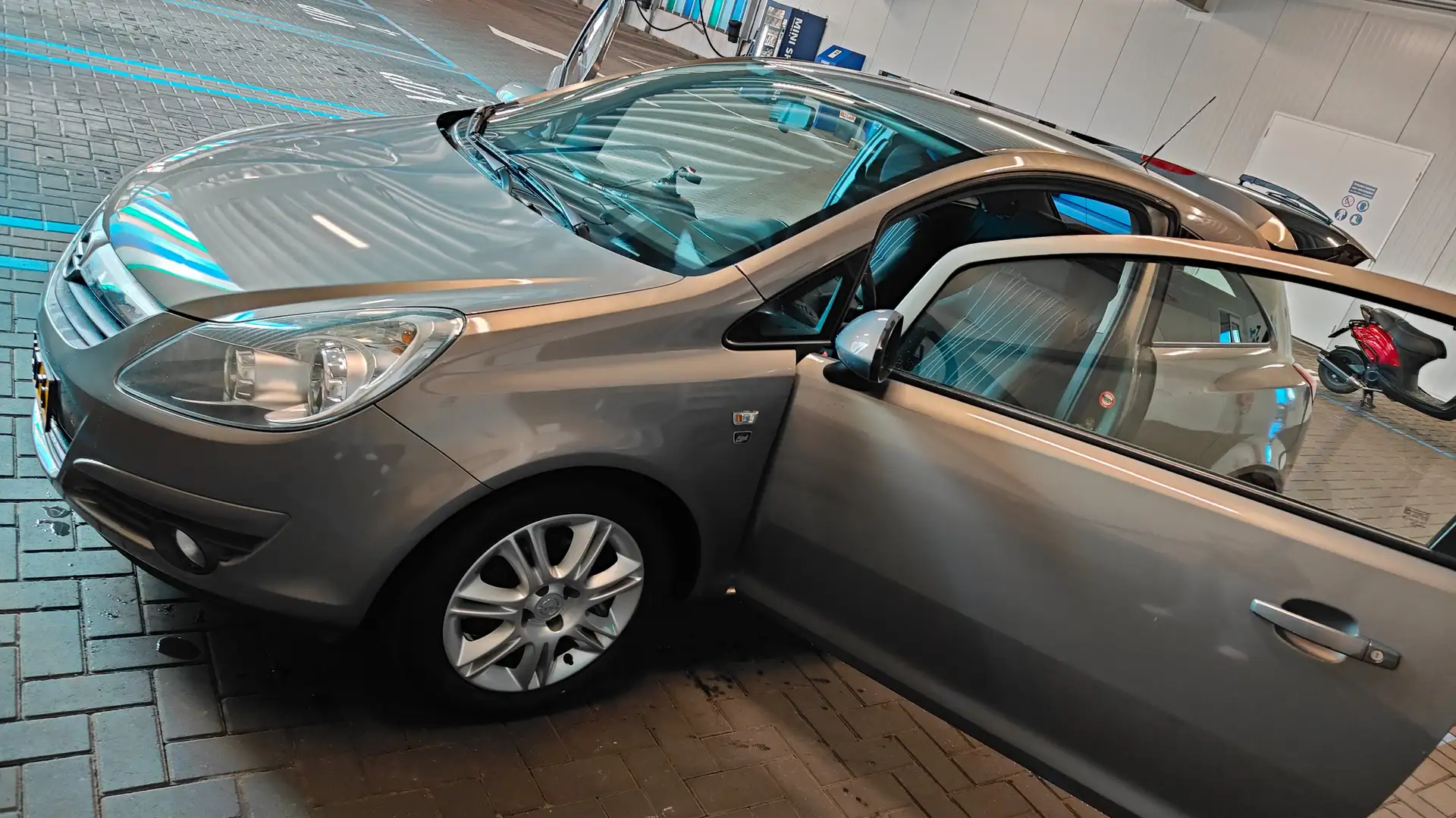 Opel Corsa Corsa 1.2-16V 111 Edition Bruin - 1