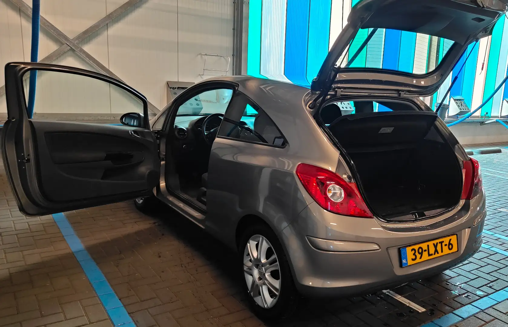 Opel Corsa Corsa 1.2-16V 111 Edition Bruin - 2