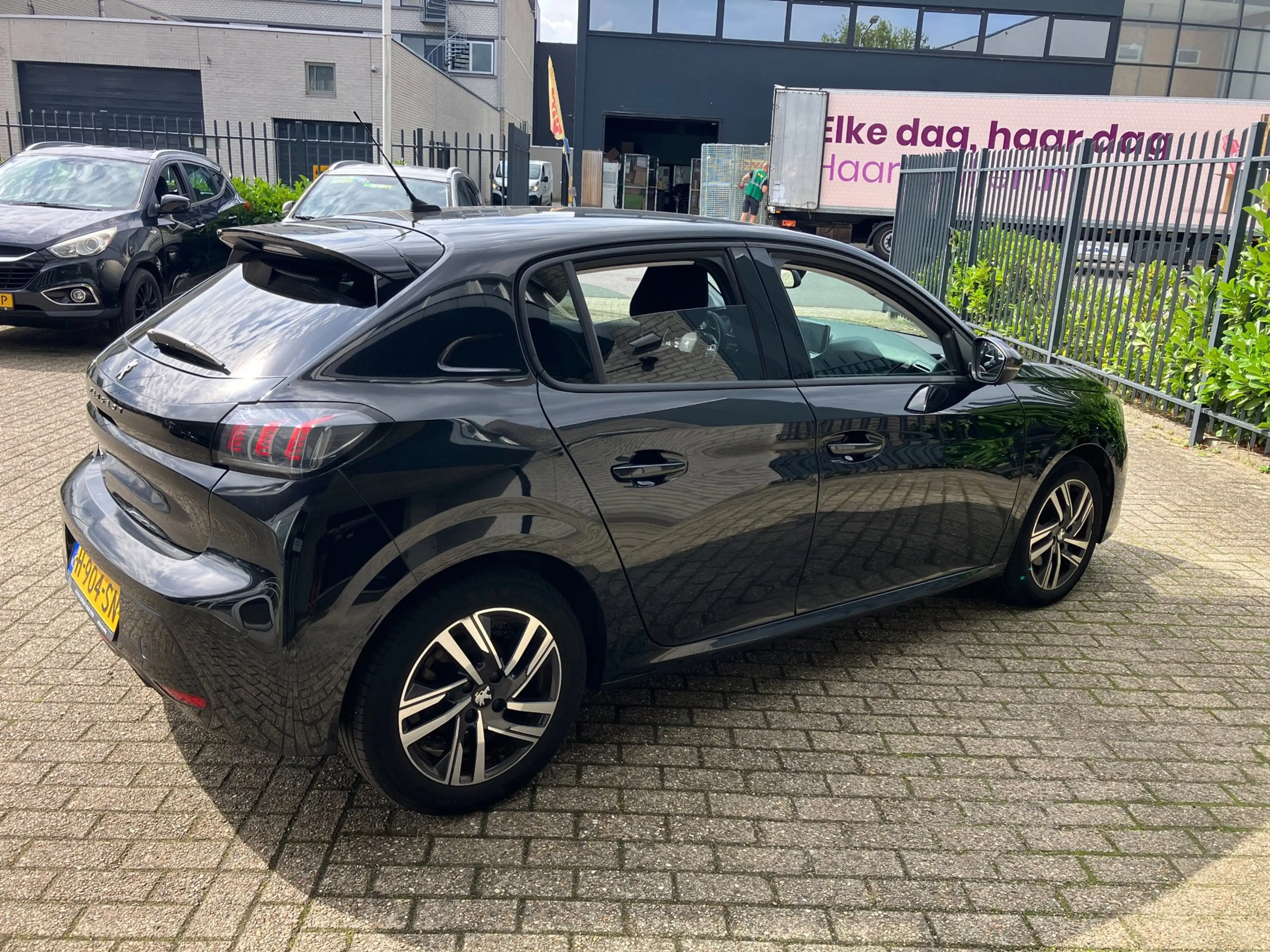 Peugeot 208 1.5 BlueHDi Blue Lease Allure / CLIMA / CAMERA / V — photo 7