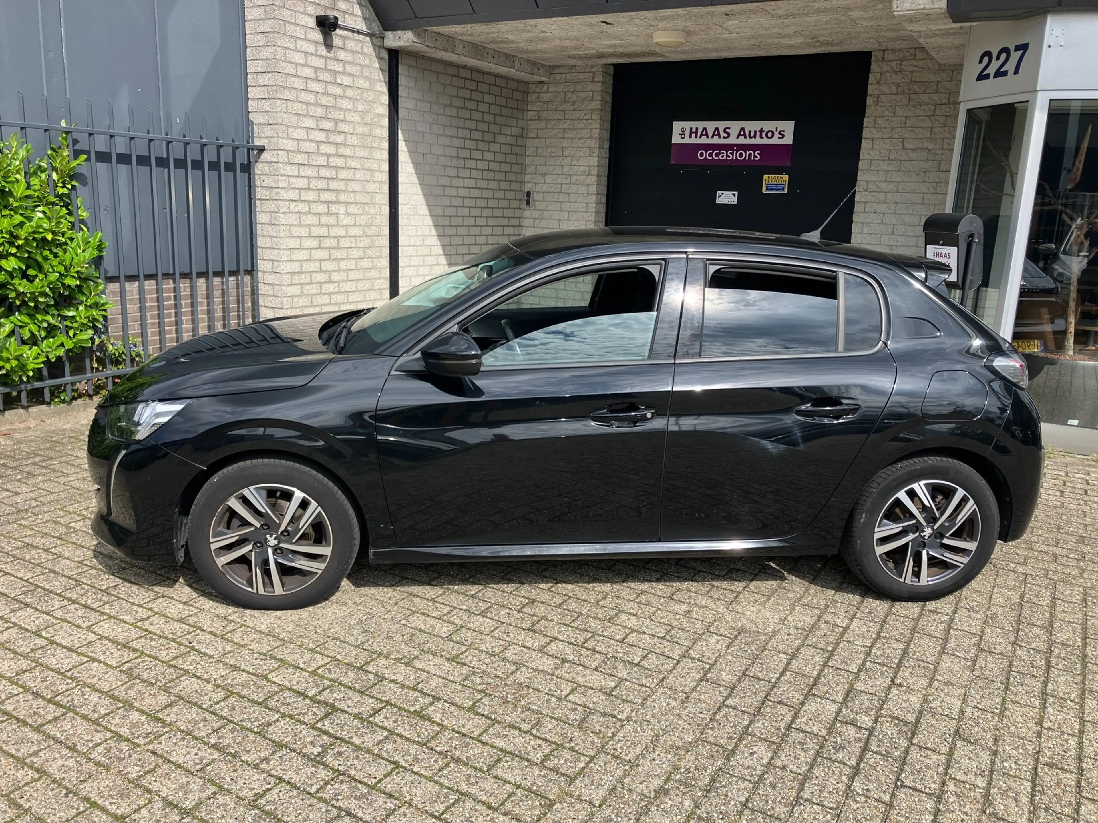 Peugeot 208 1.5 BlueHDi Blue Lease Allure / CLIMA / CAMERA / V — photo 10