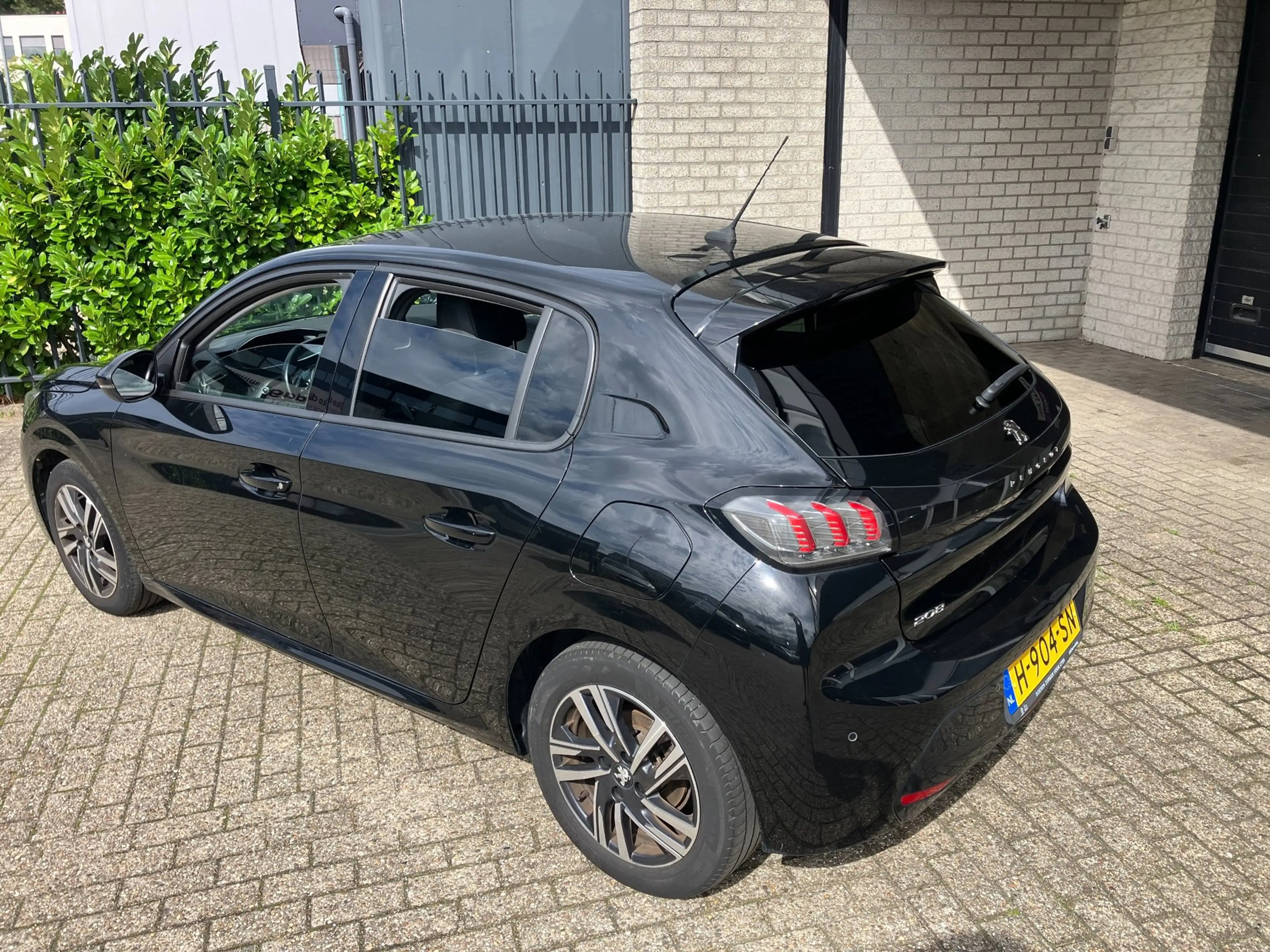 Peugeot 208 1.5 BlueHDi Blue Lease Allure / CLIMA / CAMERA / V — photo 3