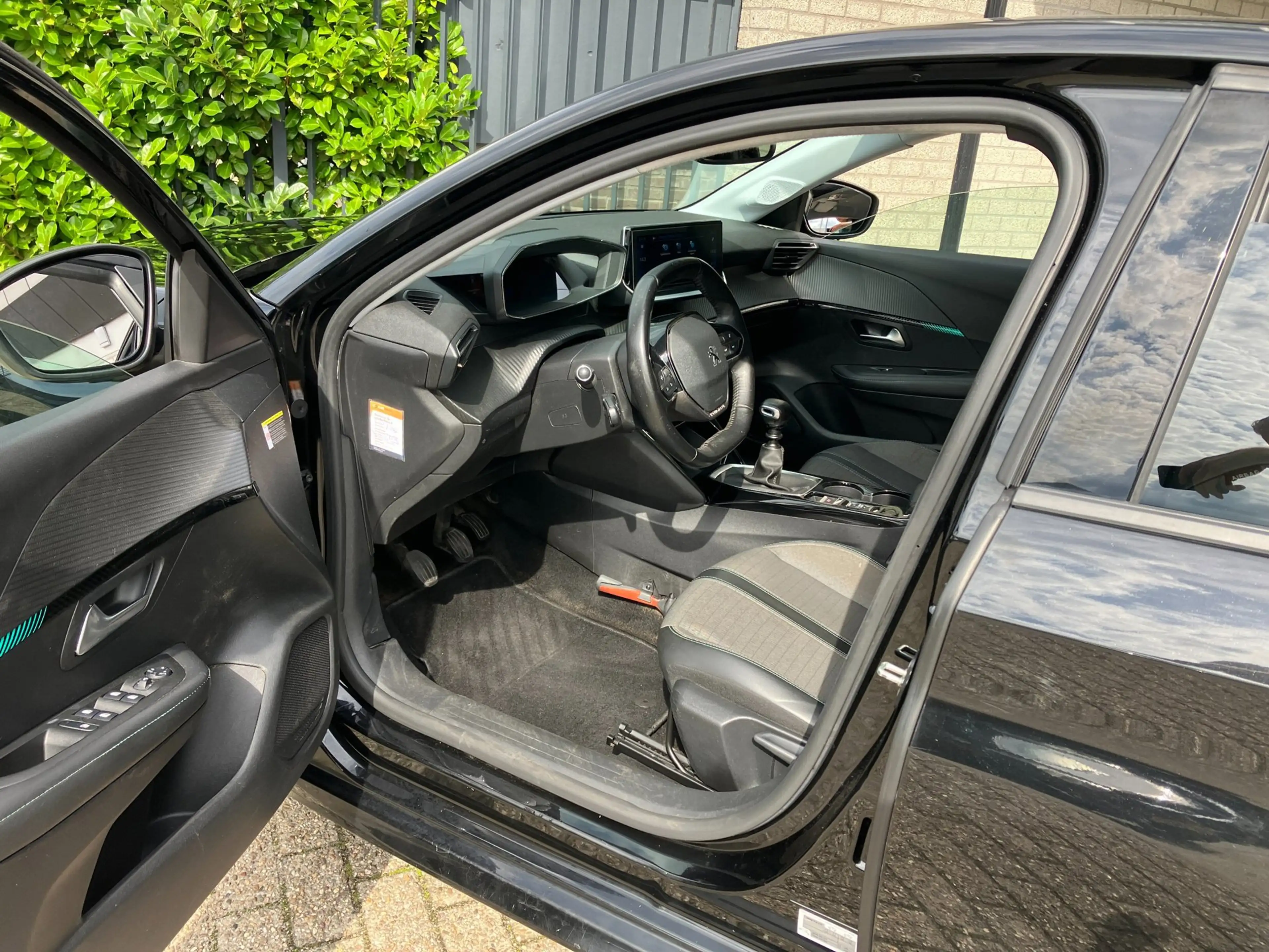 Peugeot 208 1.5 BlueHDi Blue Lease Allure / CLIMA / CAMERA / V — photo 9