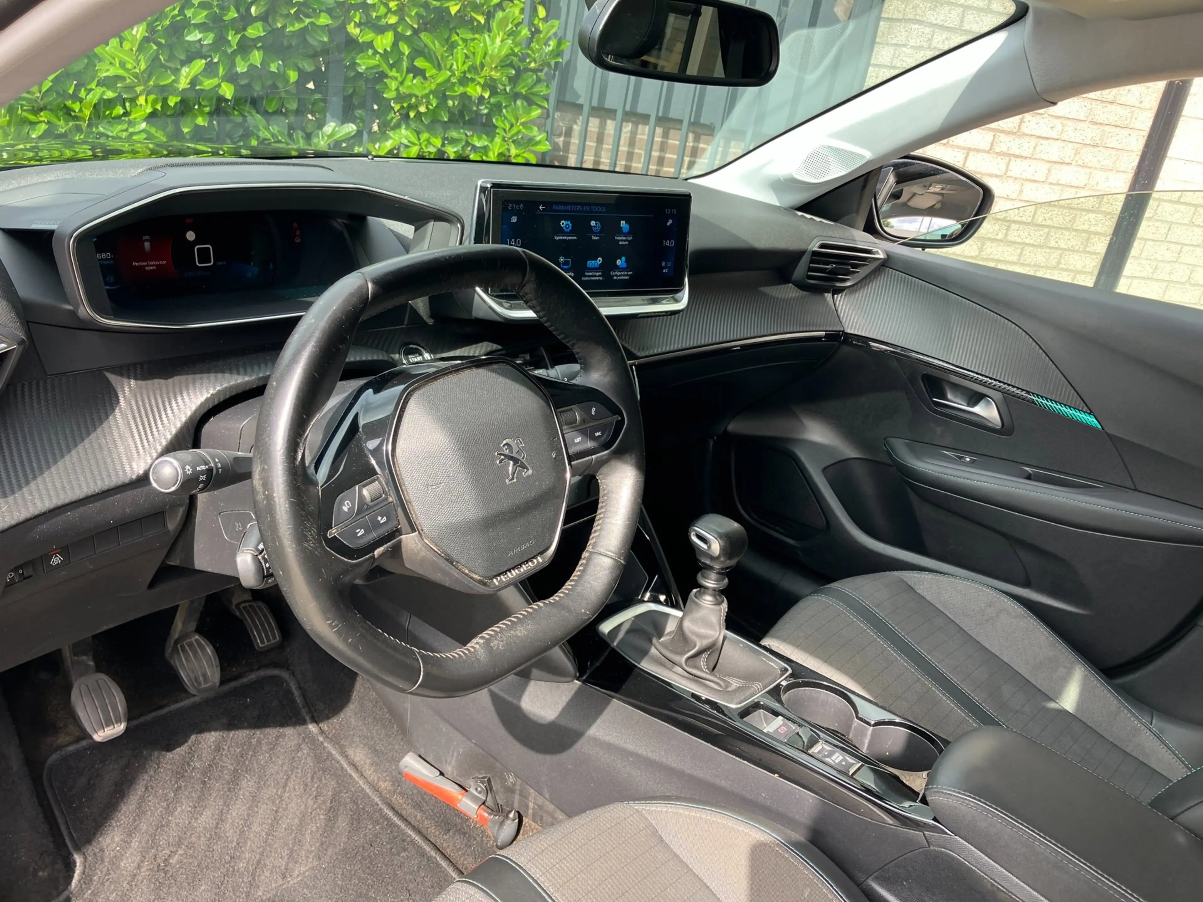 Peugeot 208 1.5 BlueHDi Blue Lease Allure / CLIMA / CAMERA / V — photo 4