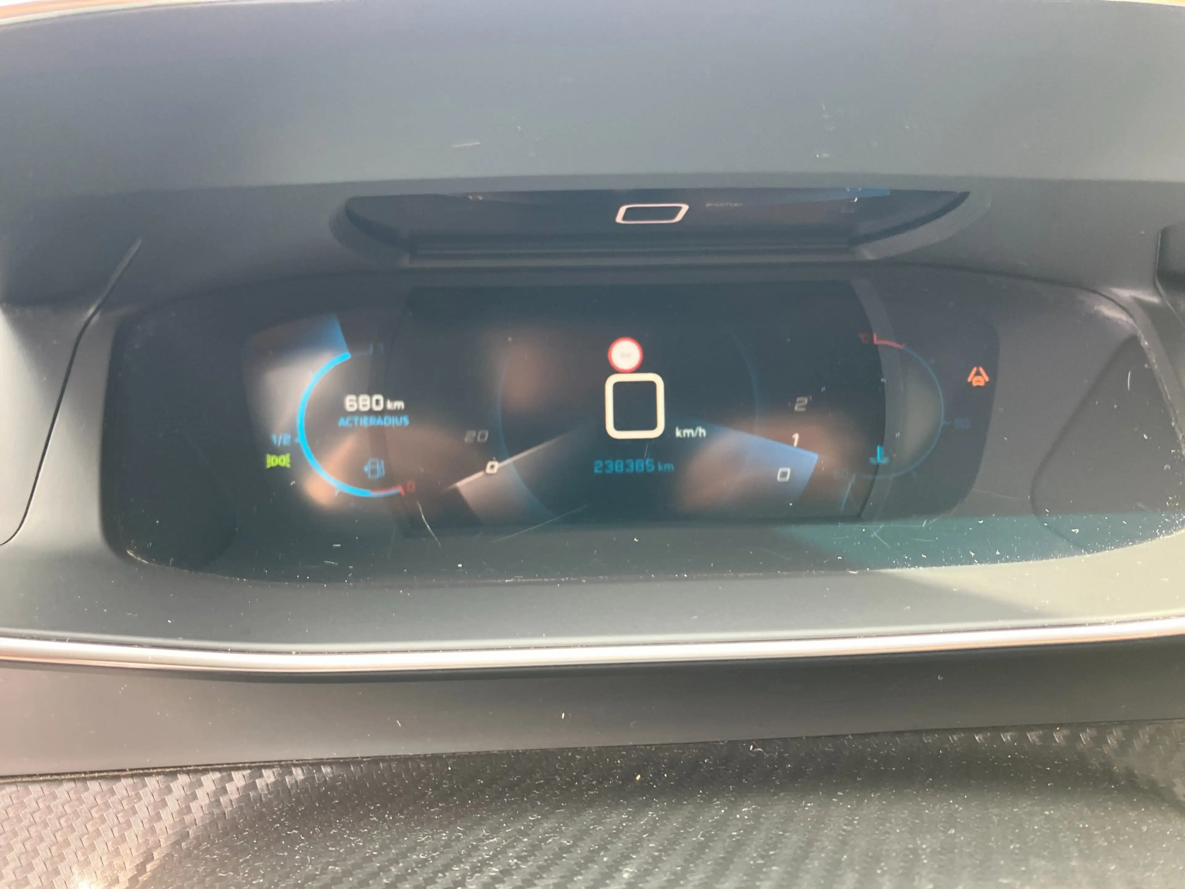 Peugeot 208 1.5 BlueHDi Blue Lease Allure / CLIMA / CAMERA / V — photo 8
