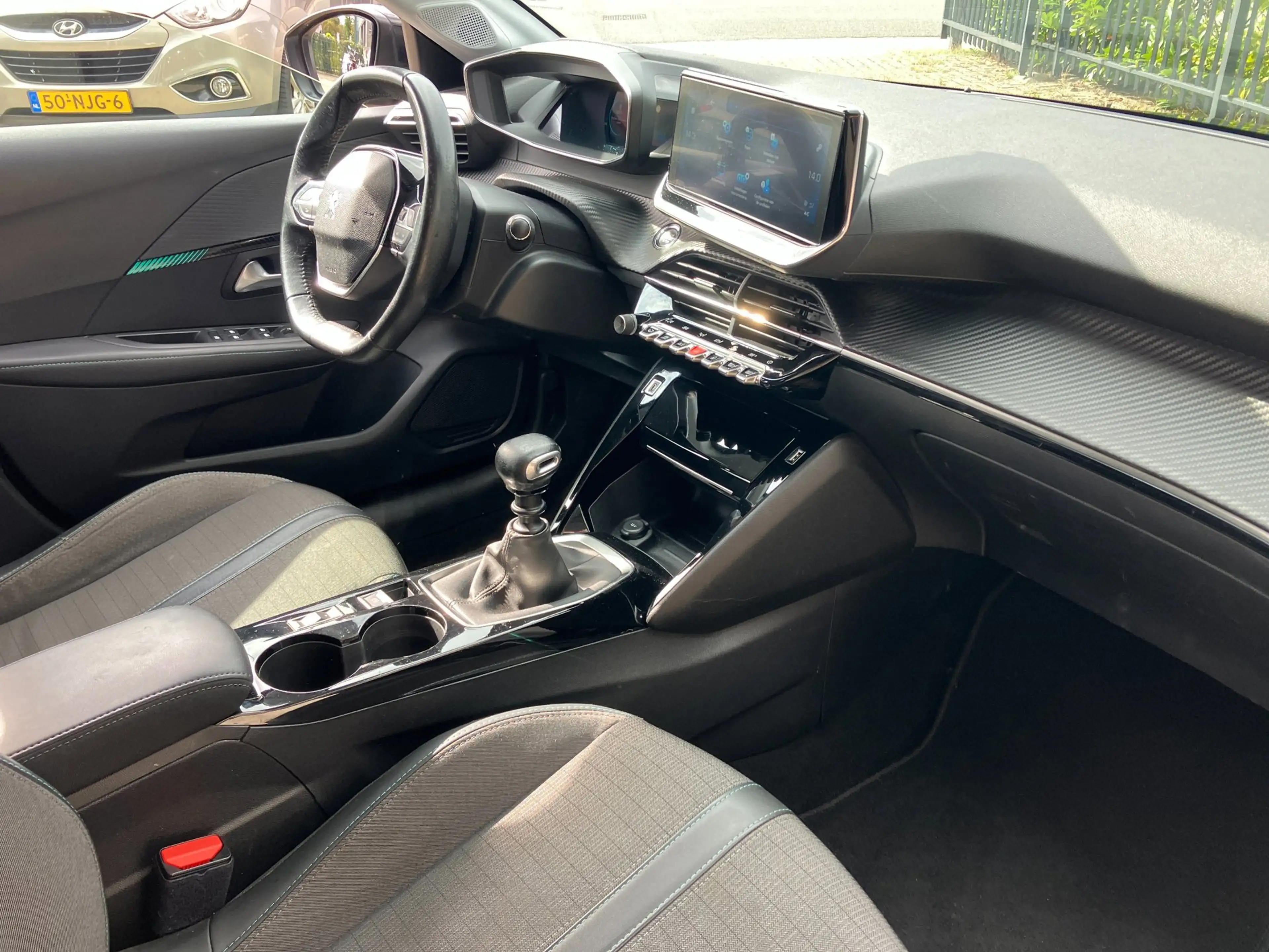 Peugeot 208 1.5 BlueHDi Blue Lease Allure / CLIMA / CAMERA / V — photo 15