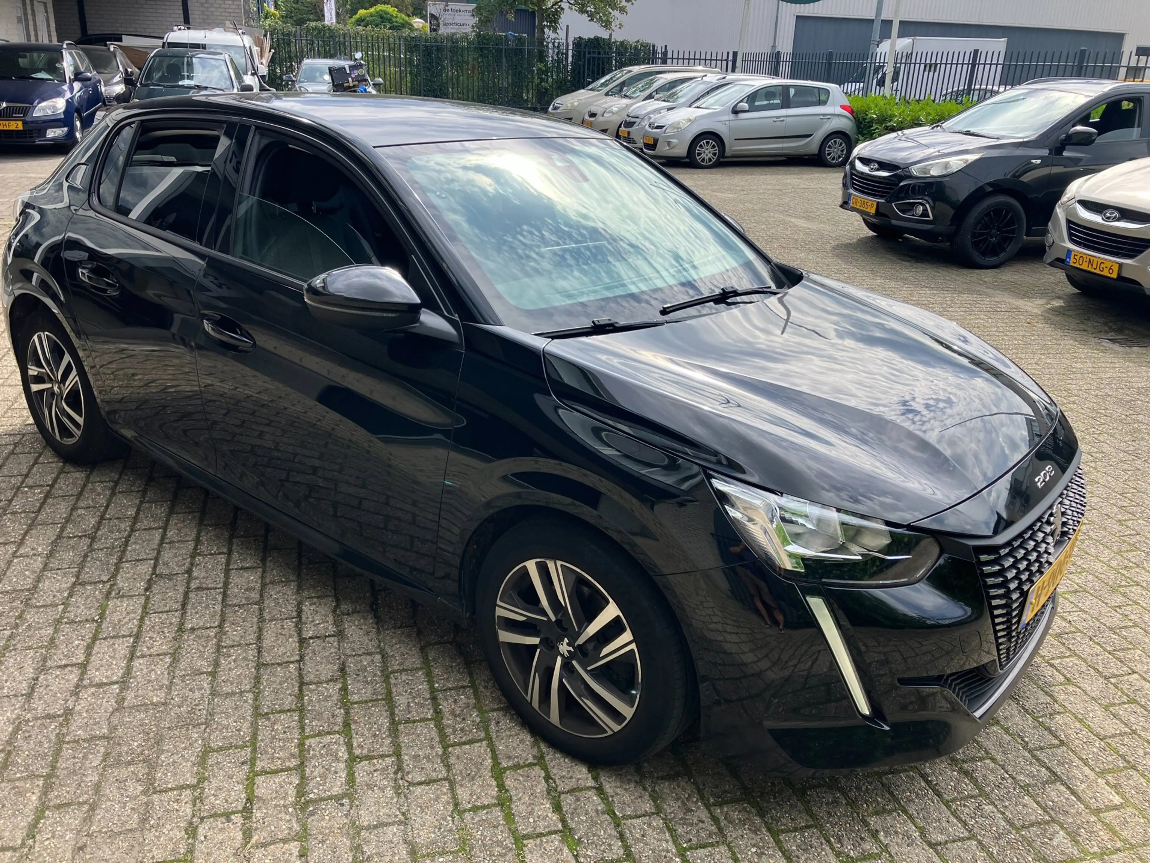 Peugeot 208 1.5 BlueHDi Blue Lease Allure / CLIMA / CAMERA / V — photo 13