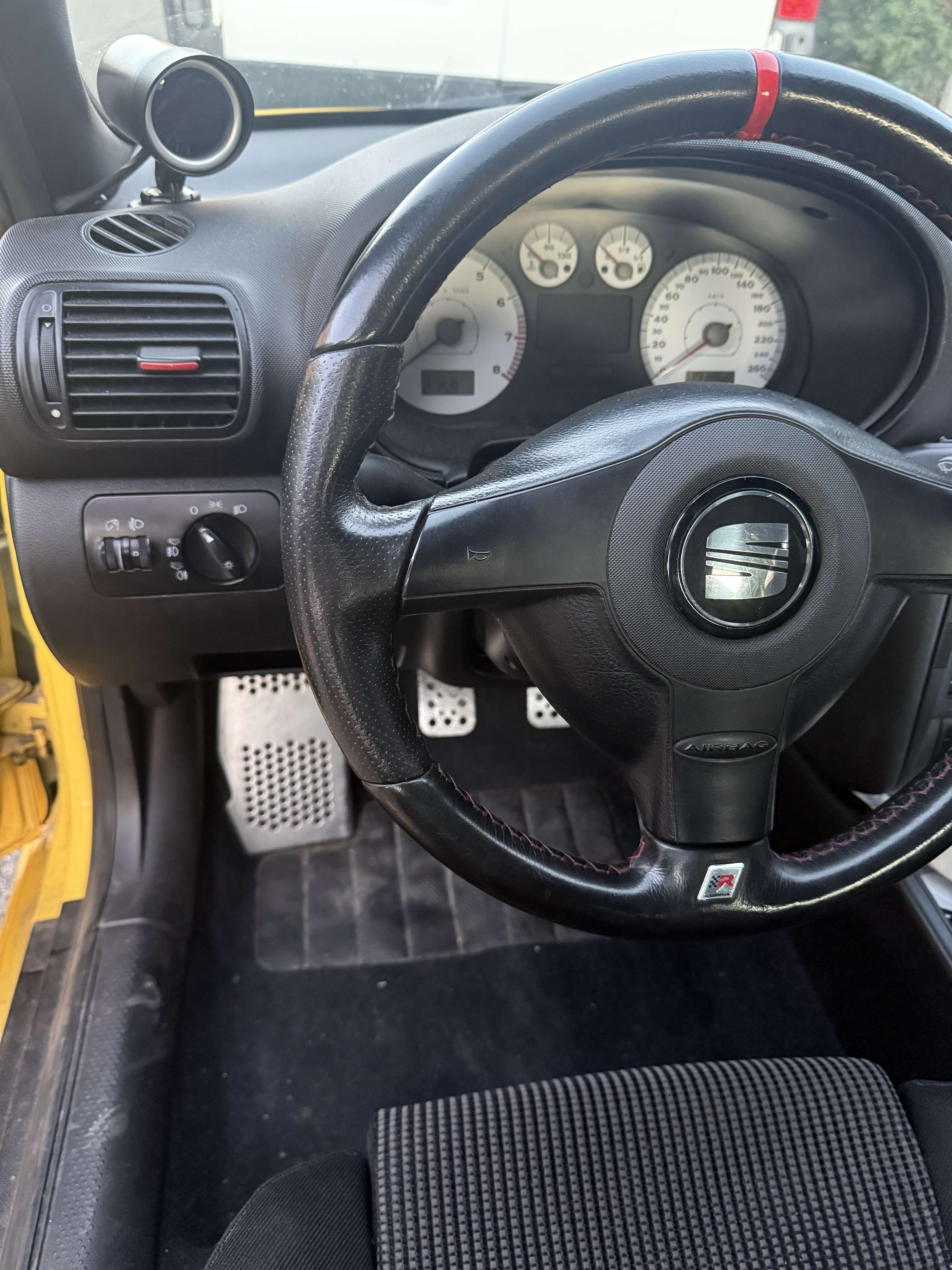SEAT Leon León 1.8 20v T 225 Cupra R - foto 1