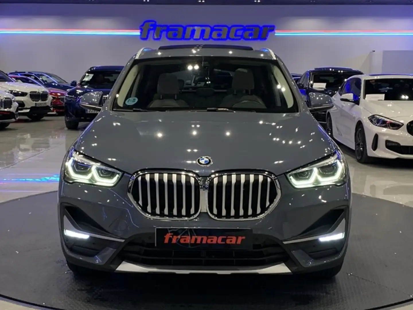 BMW X1 sDrive 18dA Grau - 2