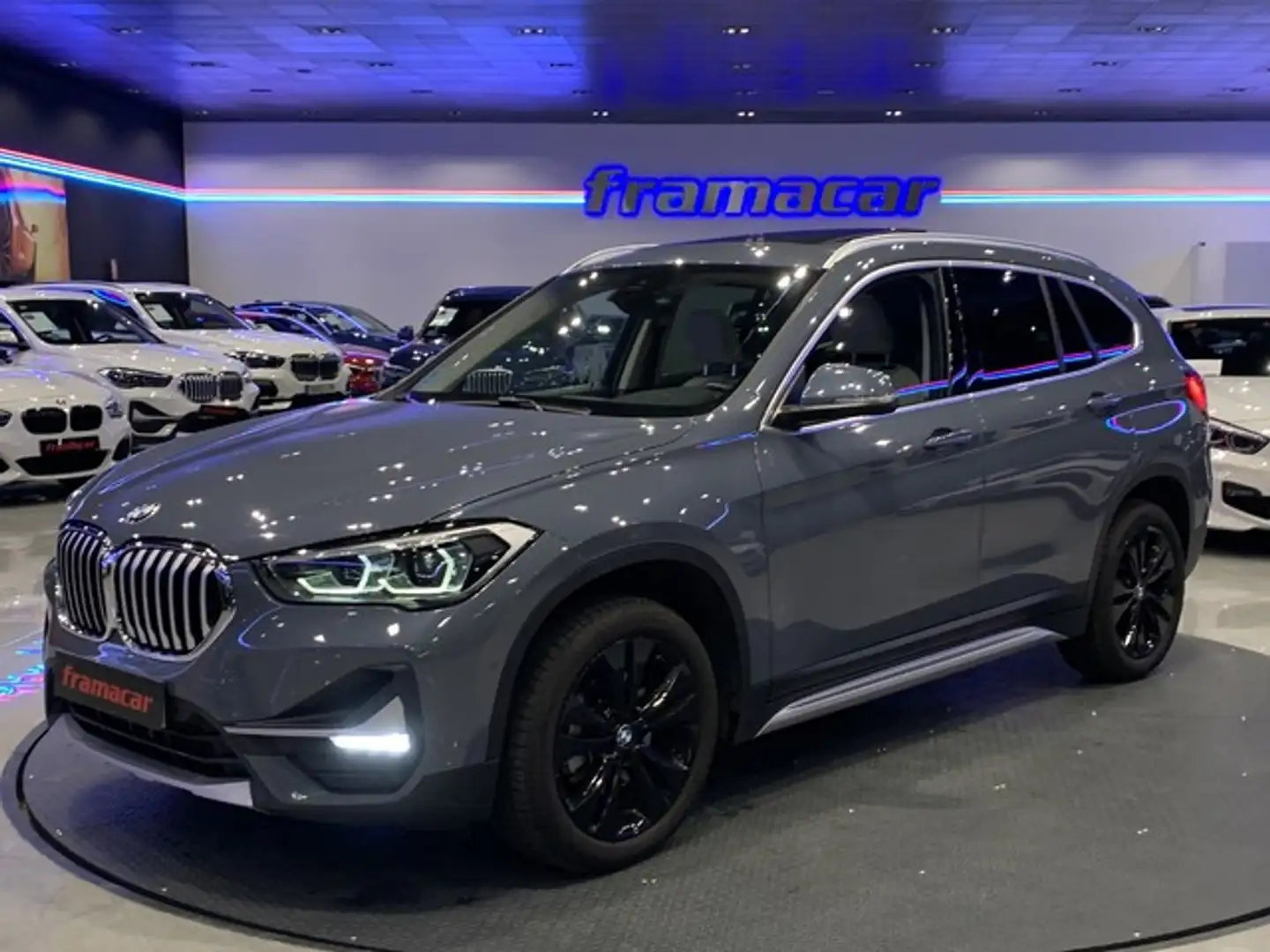 BMW X1 sDrive 18dA Grau - 1