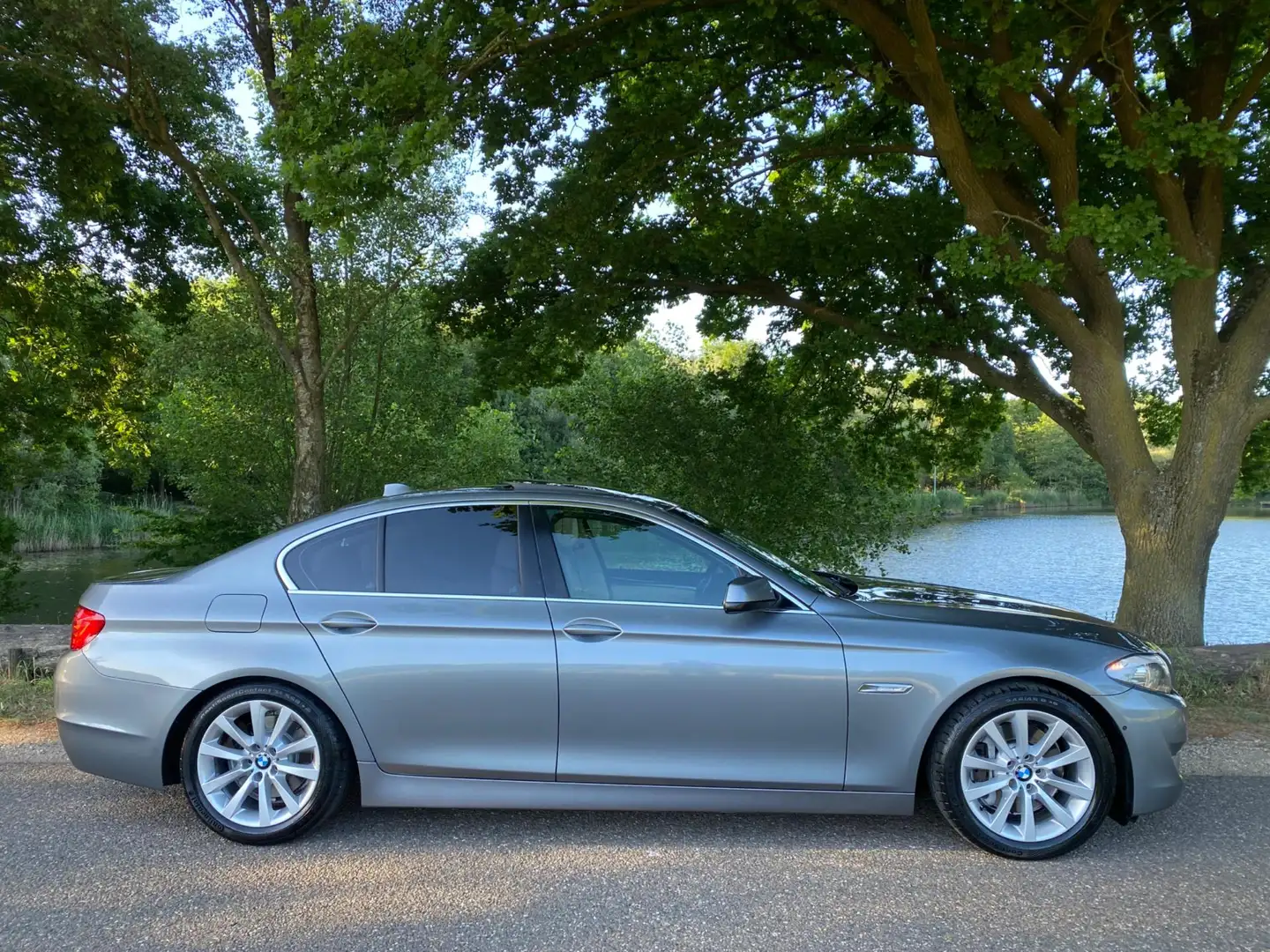 BMW 528 5-serie 528i High Executive Gris - 2