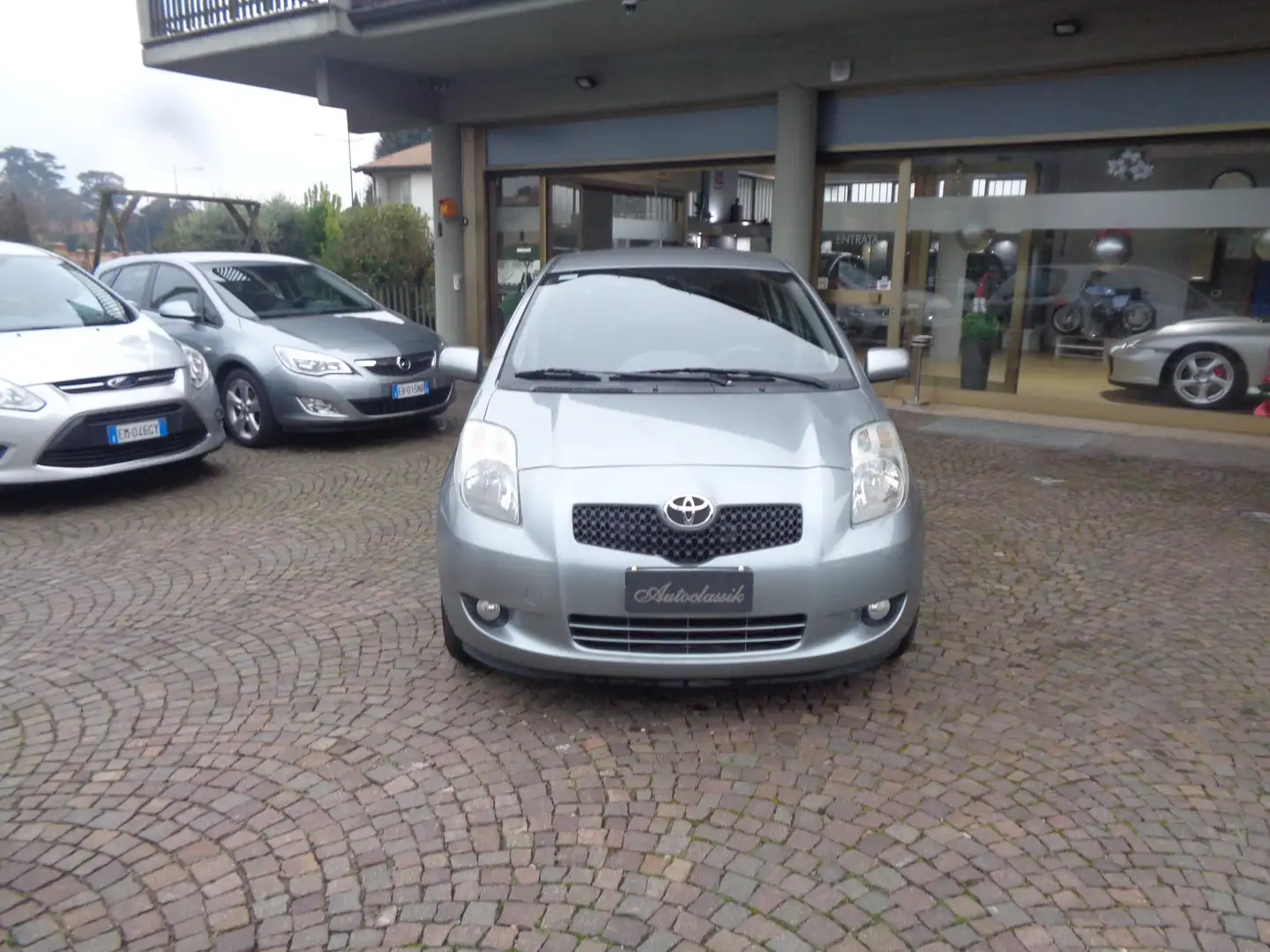 Toyota Yaris Yaris 5p 1.0 Sol (KM VERI FRIZIONE NUOVA....) Grigio - 2