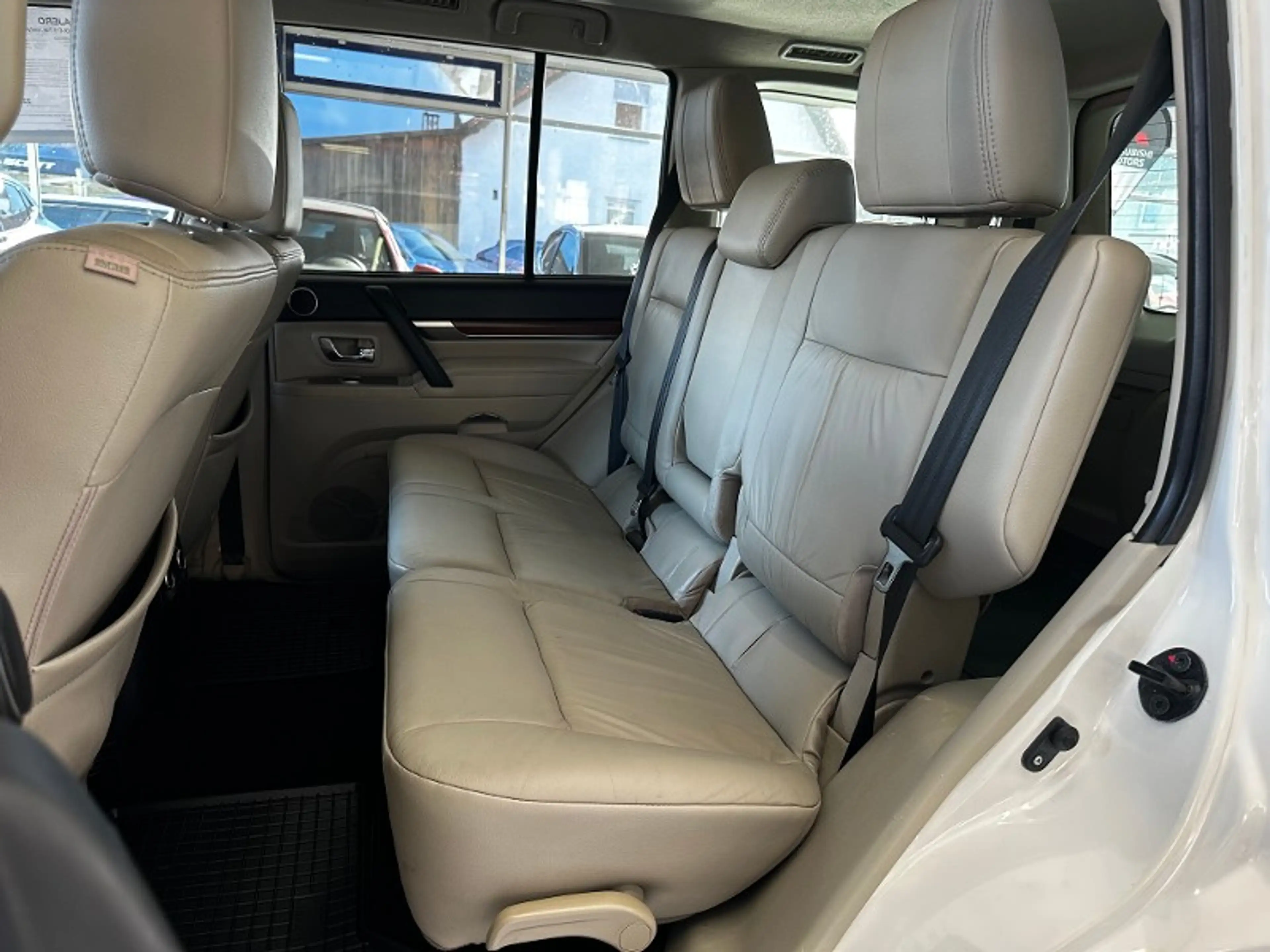 Mitsubishi Pajero 3.2 DI-D Instyle (5-trg.) — photo 13