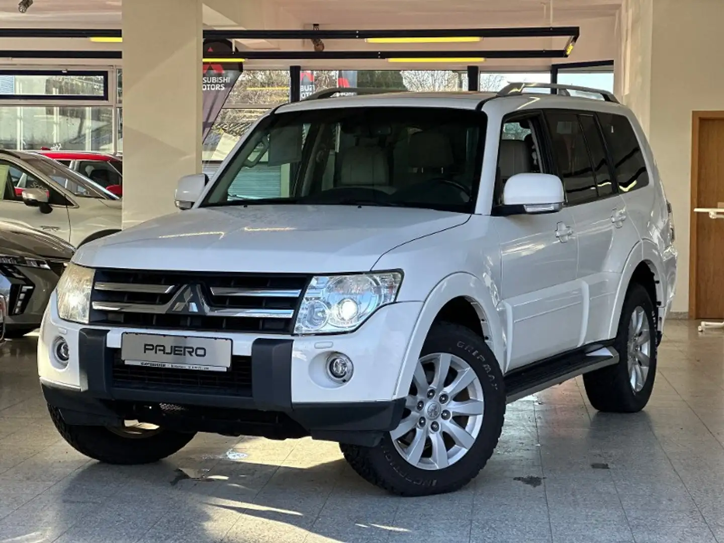 Mitsubishi Pajero 3.2 DI-D Instyle (5-trg.) Weiß - 1