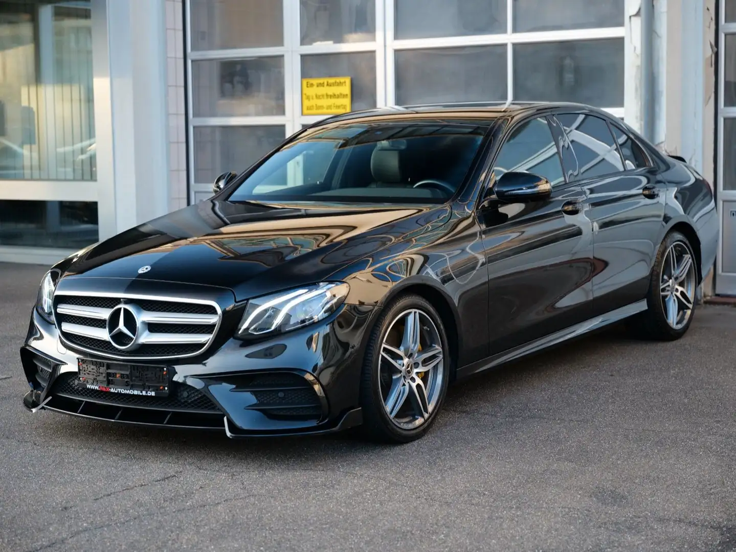 Mercedes-Benz E 200 d AMG LINE+NAVI+ALCANTARA+360° CAM+AMBIENTE Negro - 2