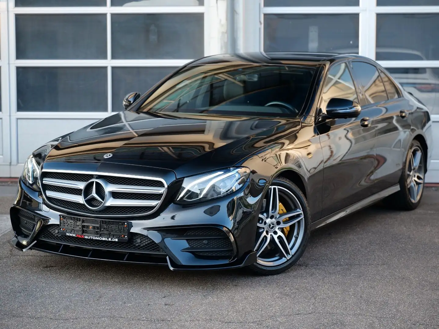 Mercedes-Benz E 200 d AMG LINE+NAVI+ALCANTARA+360° CAM+AMBIENTE Negro - 1