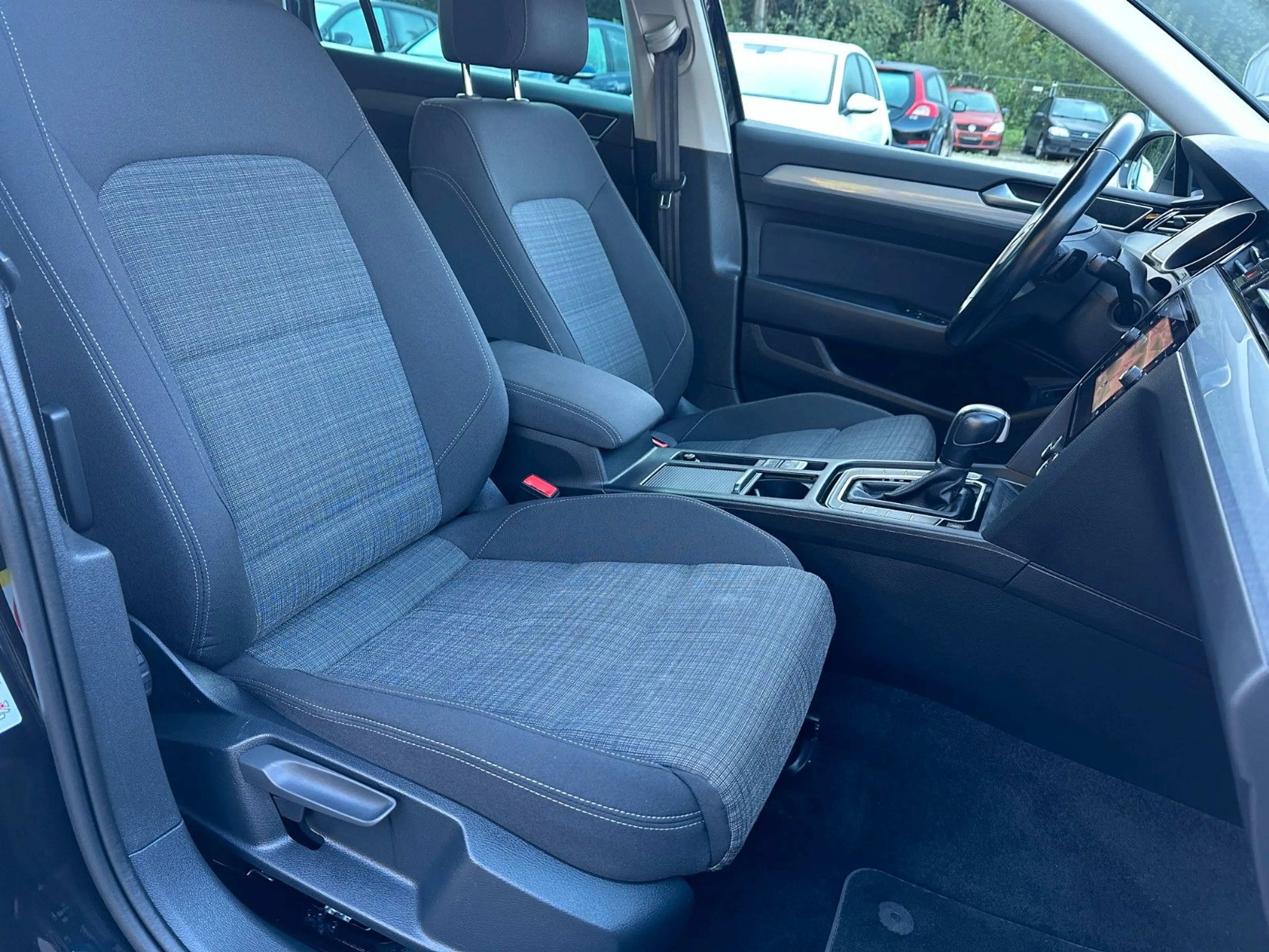 Volkswagen Passat Variant Business DSG ACC SHZ AHK — photo 14