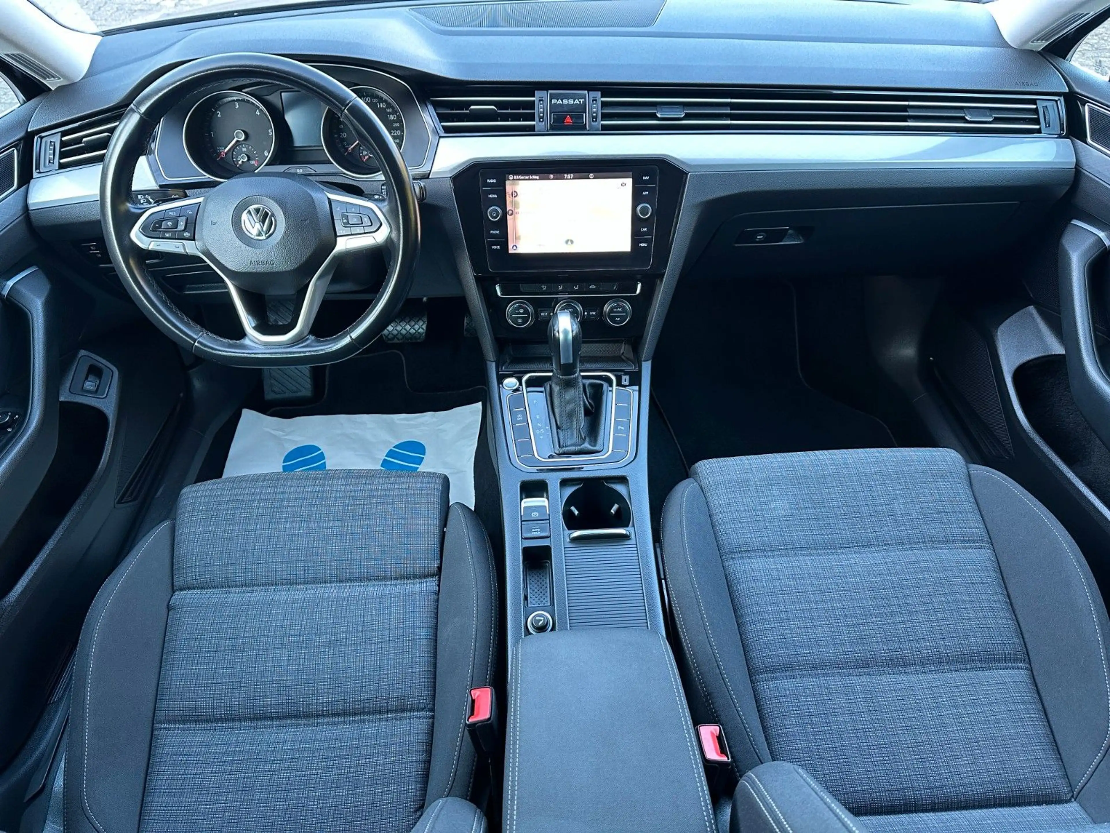 Volkswagen Passat Variant Business DSG ACC SHZ AHK — photo 9