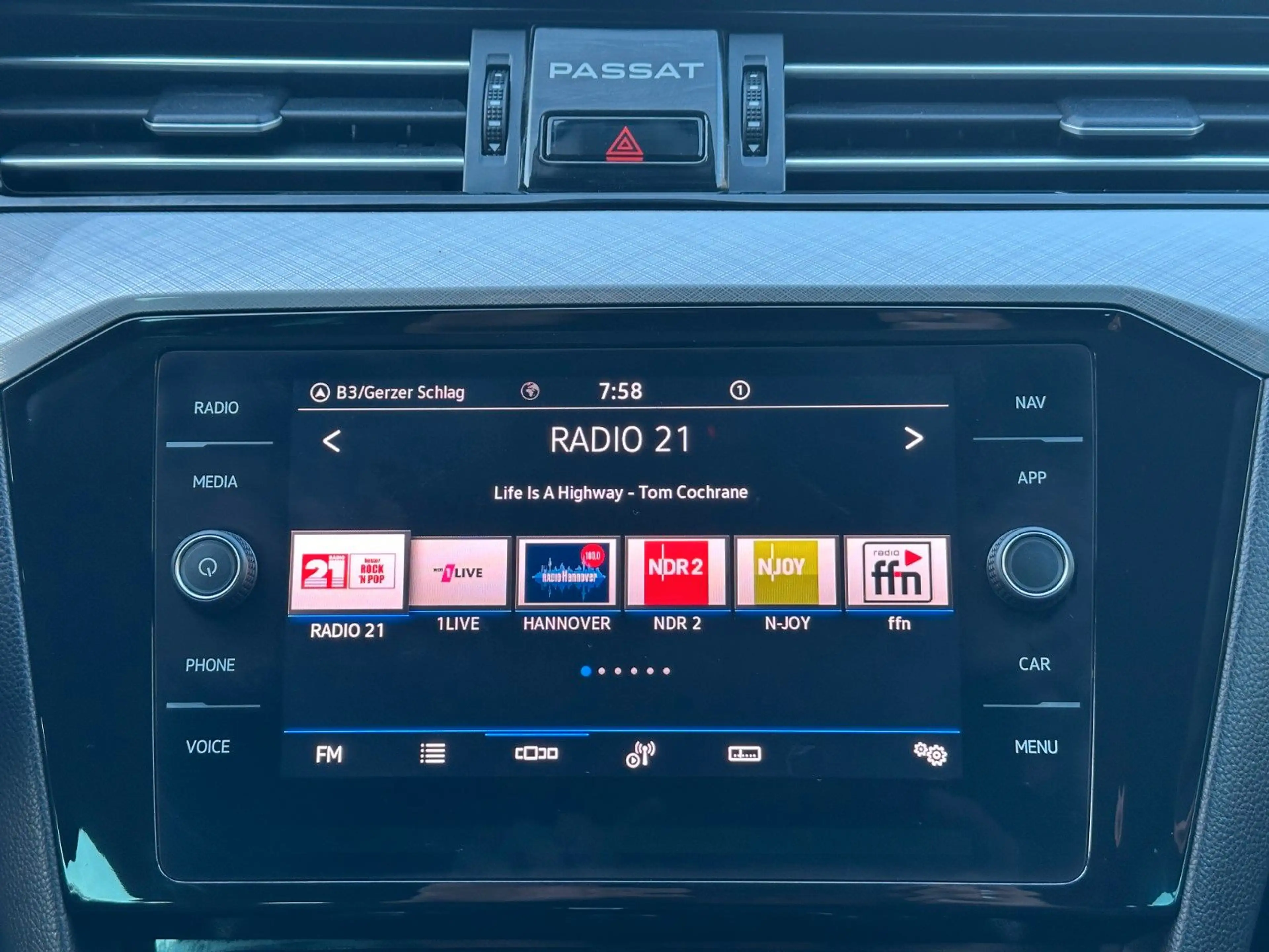 Volkswagen Passat Variant Business DSG ACC SHZ AHK — photo 11