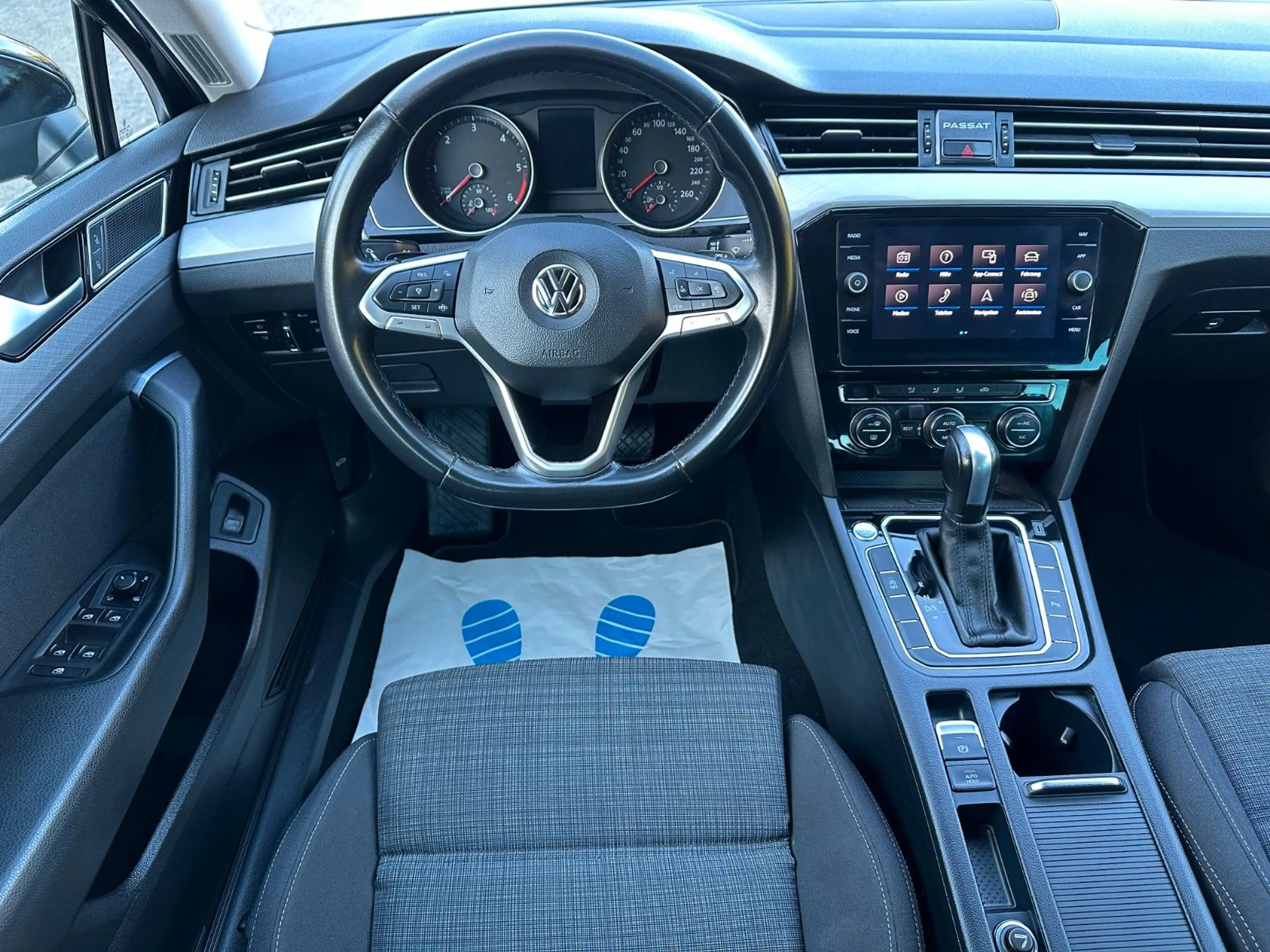 Volkswagen Passat Variant Business DSG ACC SHZ AHK — photo 10