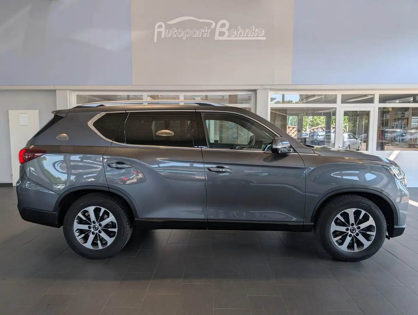SsangYong Rexton 2.2 Diesel  4WD  Aut.*AHK*Navi*Carplay Gris - 1