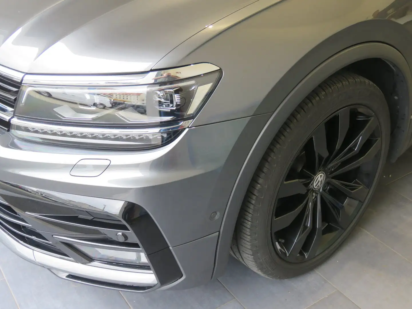 Volkswagen Tiguan Sky TSI ACT OPF Grau - 2