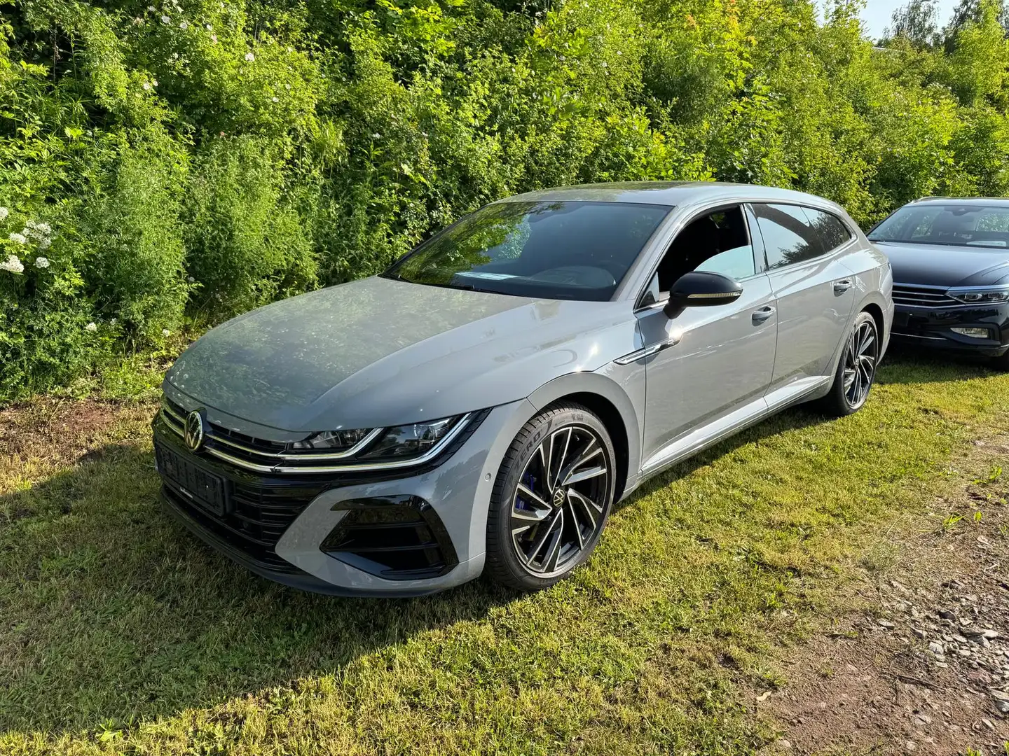 Volkswagen Arteon SB 2.0 TSI 4M R IQ.Light|Pano|Massage|19Z|ACC Grau - 2