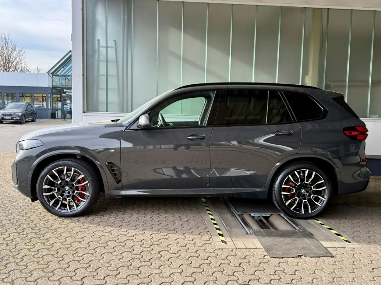 BMW X5 xDrive 40d M Sport Pro AHK Pano 2-Achs-Luftfederun Gris - 2