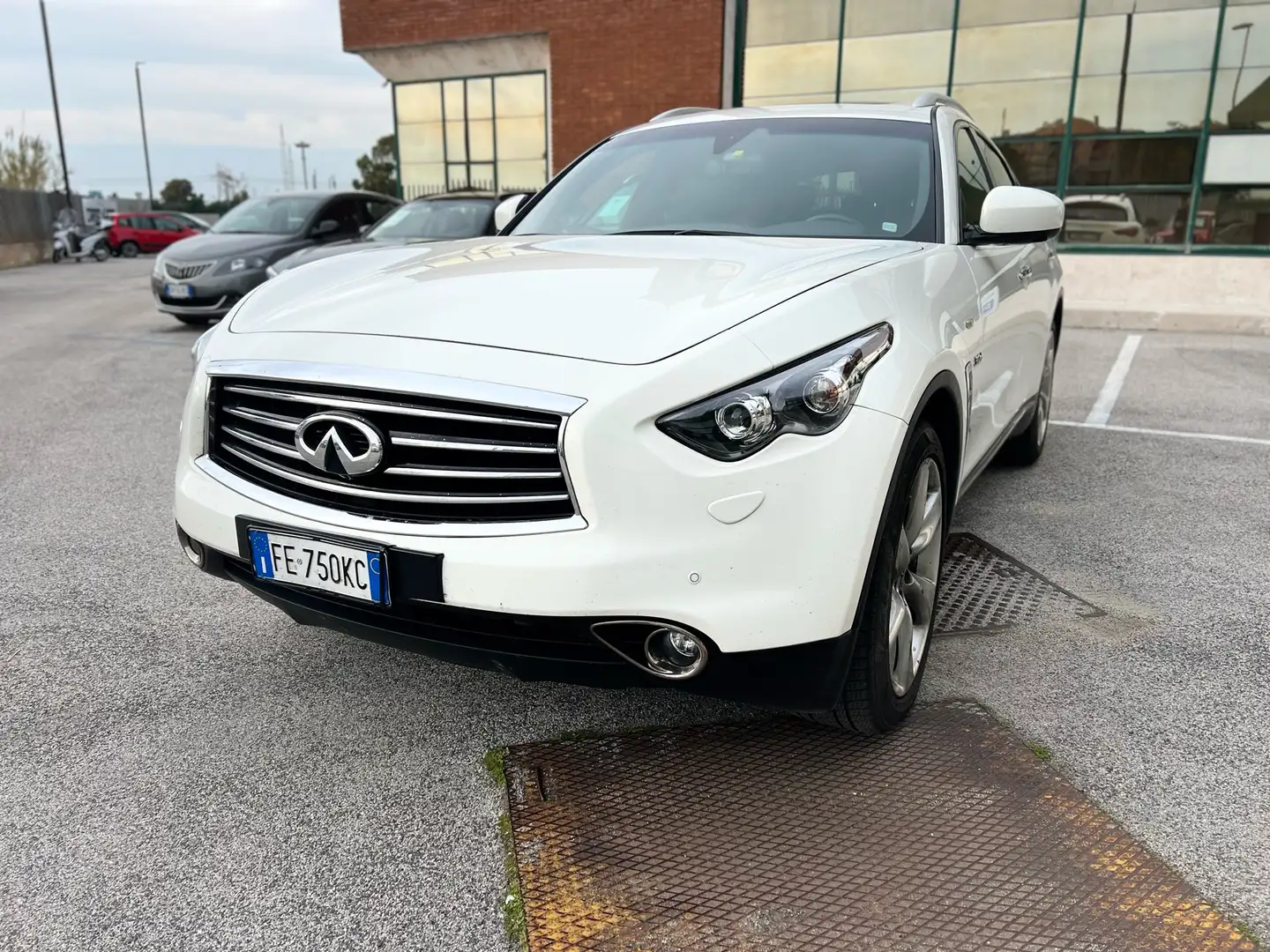 Infiniti QX70 QX70 S Білий - 1