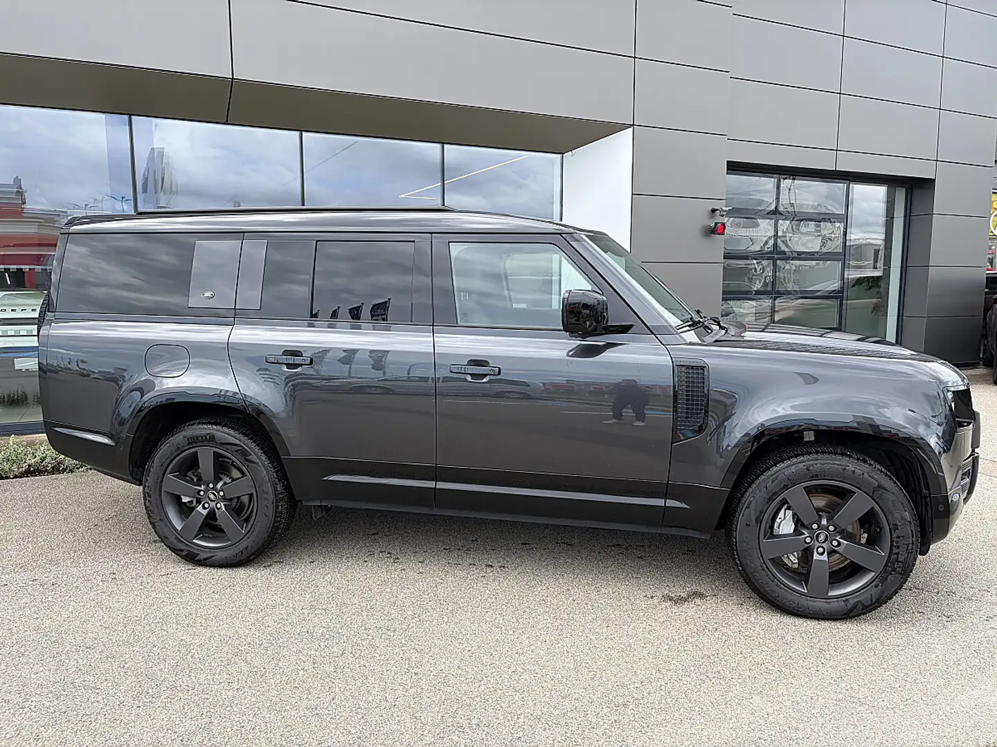 Land Rover Defender 130 D250 X-Dynamic SE AWD Aut. Grau - 2