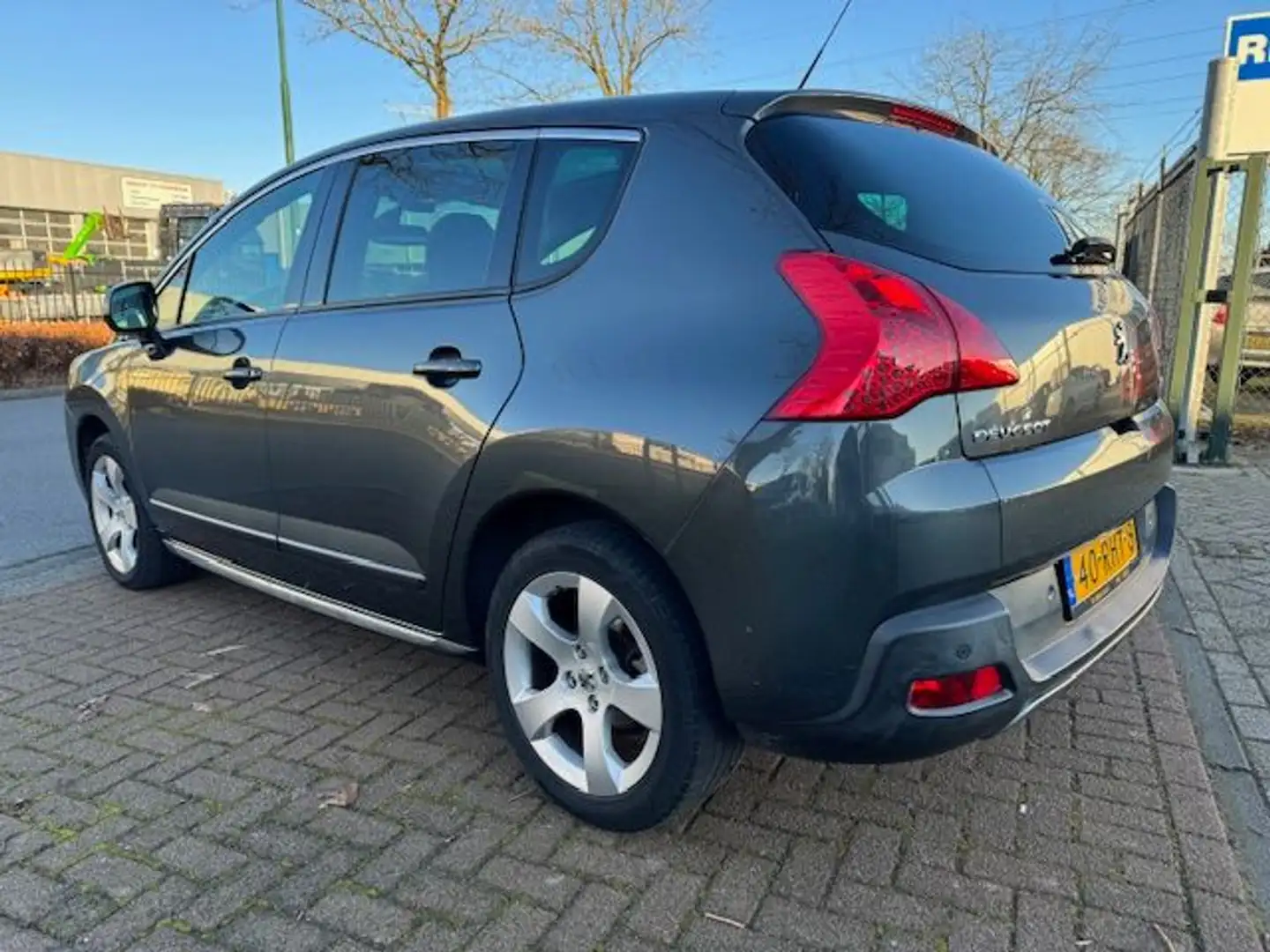 Peugeot 3008 1.6 THP GT Airco/ECC,Navigatie,Pano,HUD EXPORT PRI Grau - 2