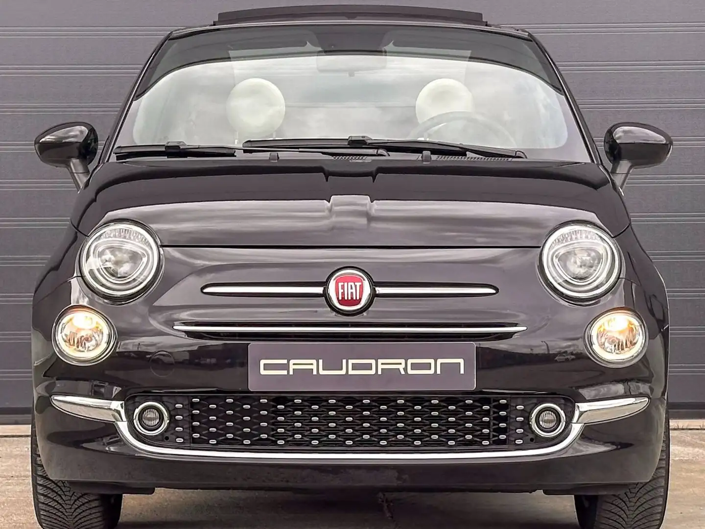 Fiat 500C 1.0 Hybride Dolcevita / 7" Touchscreen / Carplay Zwart - 1