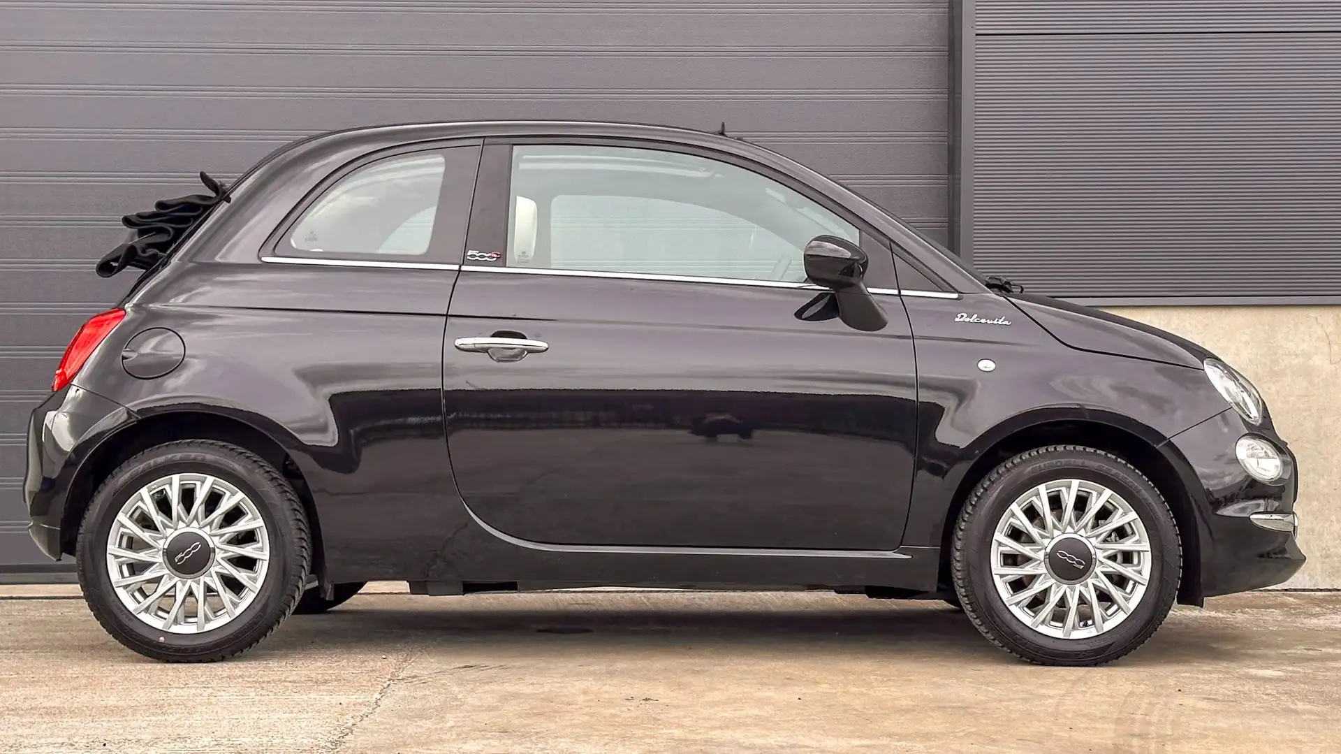 Fiat 500C 1.0 Hybride Dolcevita / 7" Touchscreen / Carplay Zwart - 2