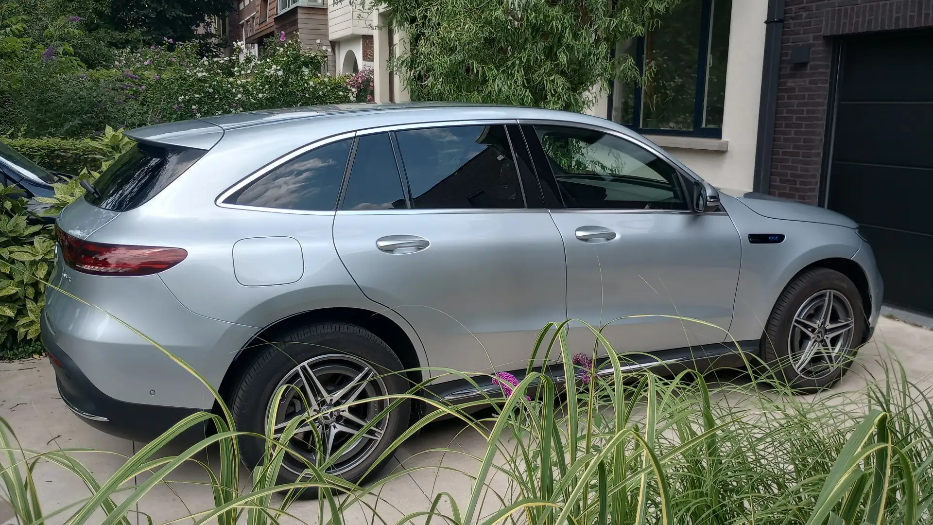 Mercedes-Benz EQC 400 4Matic AMG Line Zilver - 2