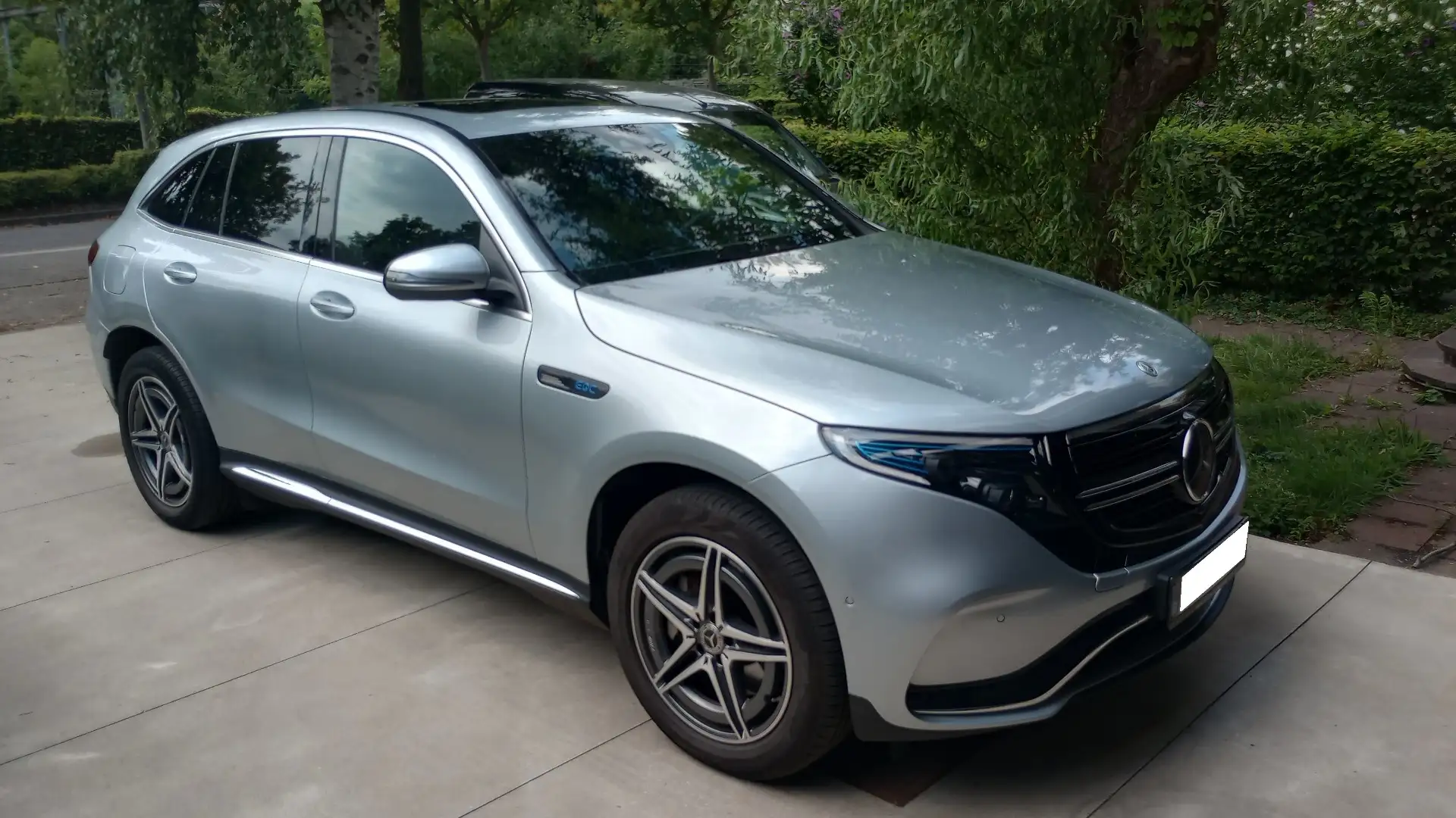 Mercedes-Benz EQC 400 4Matic AMG Line Zilver - 1