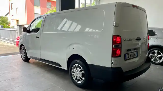 Opel Vivaro view 4