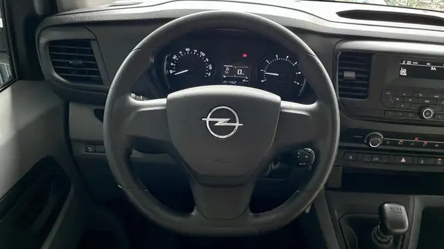 Opel Vivaro view 11