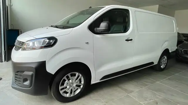 Opel Vivaro view 3
